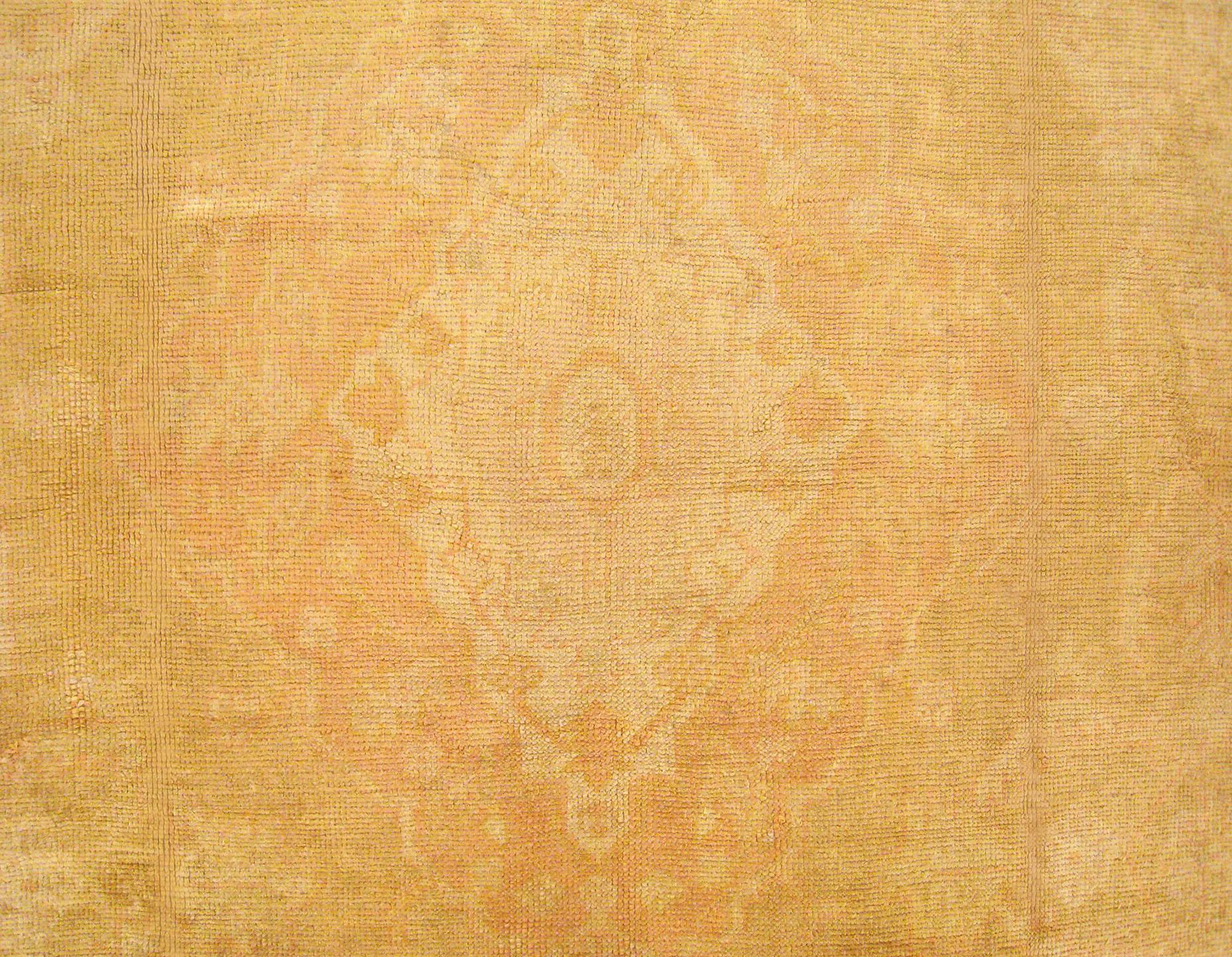 Antiker türkischer dekorativer orientalischer Oushak-Teppich in Zimmergröße im Angebot 1