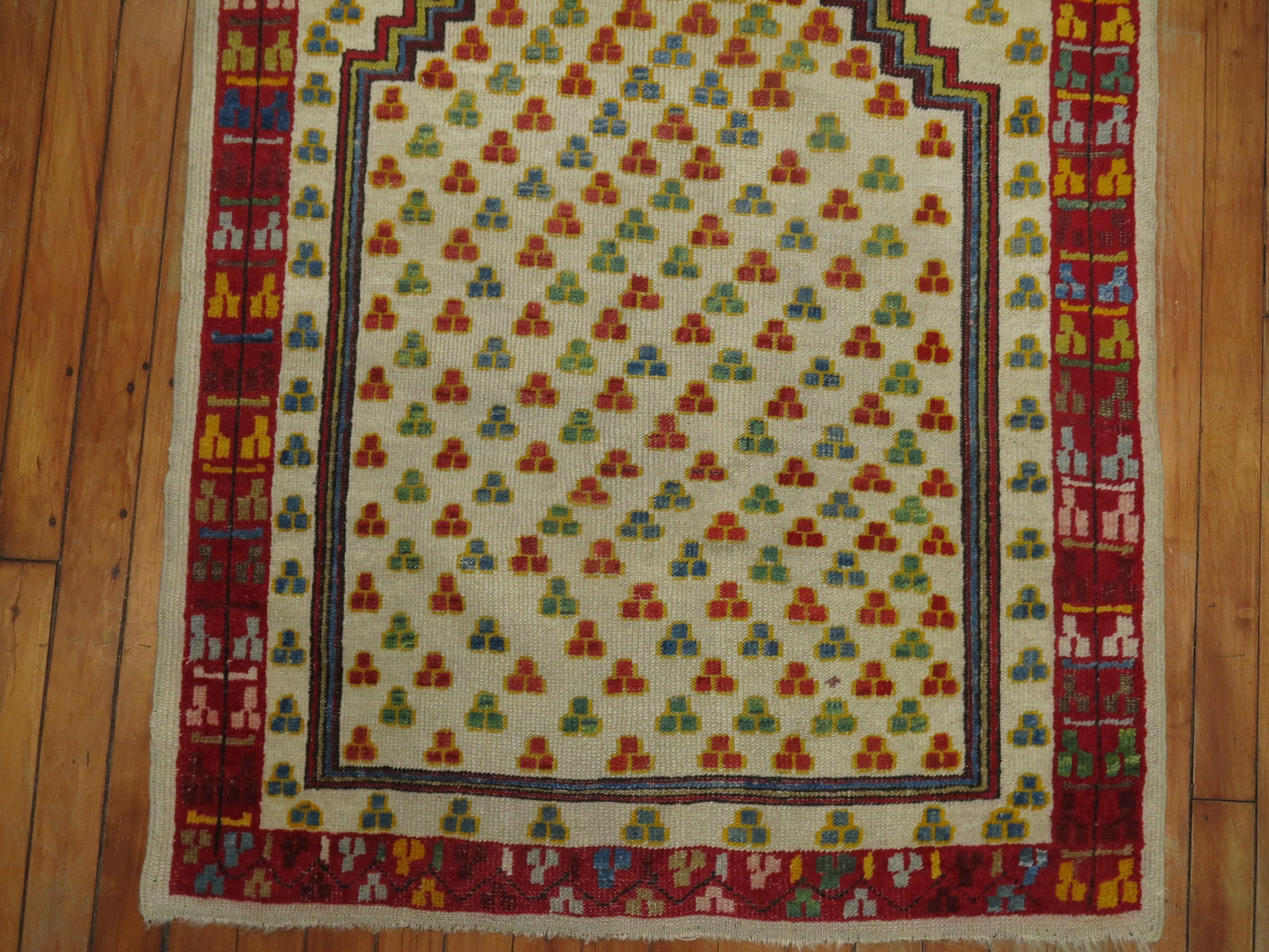 Antique Turkish Ghiordes Prayer Rug In Good Condition For Sale In New York, NY