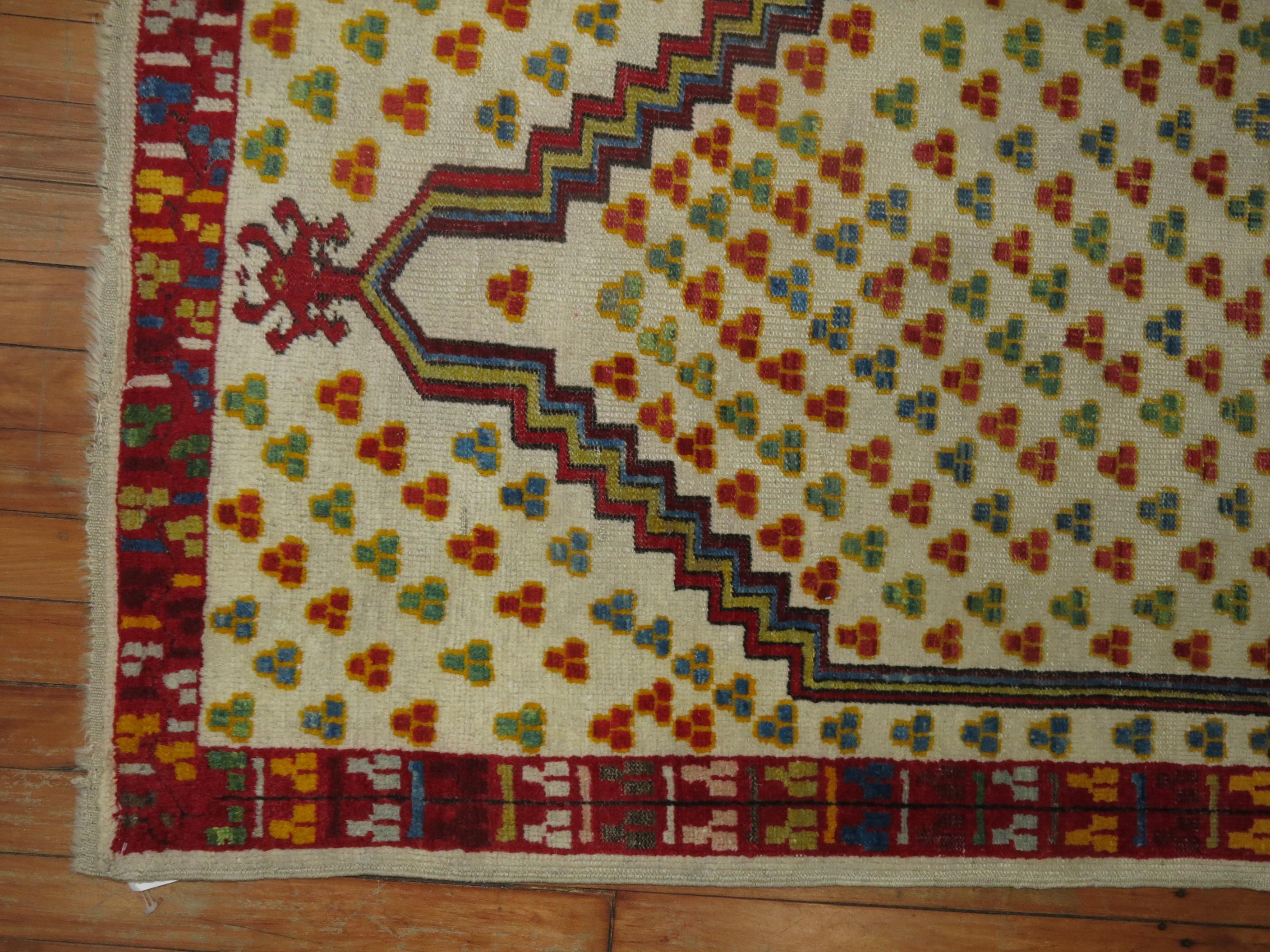 Antique Turkish Ghiordes Prayer Rug In Good Condition For Sale In New York, NY