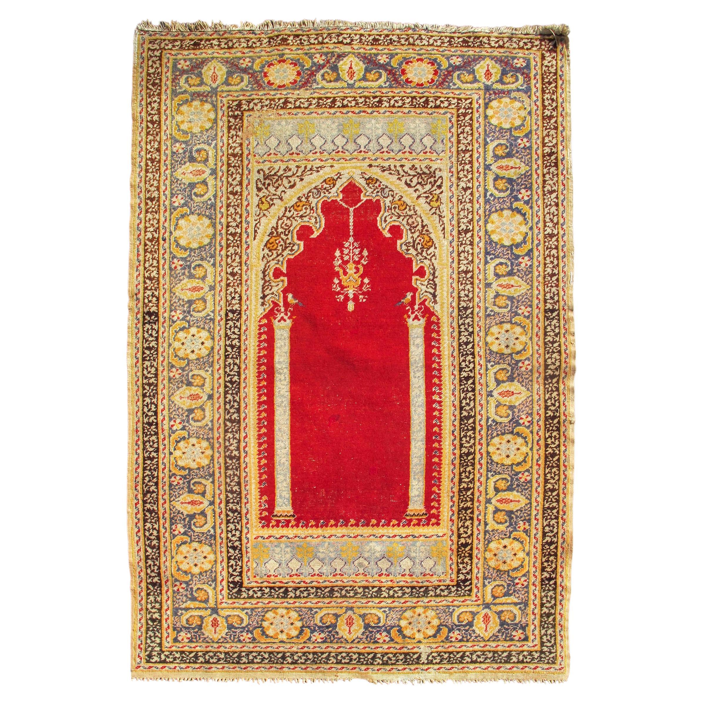 Antique Turkish Ghiordes Prayer Rug, Late 19th Century For Sale