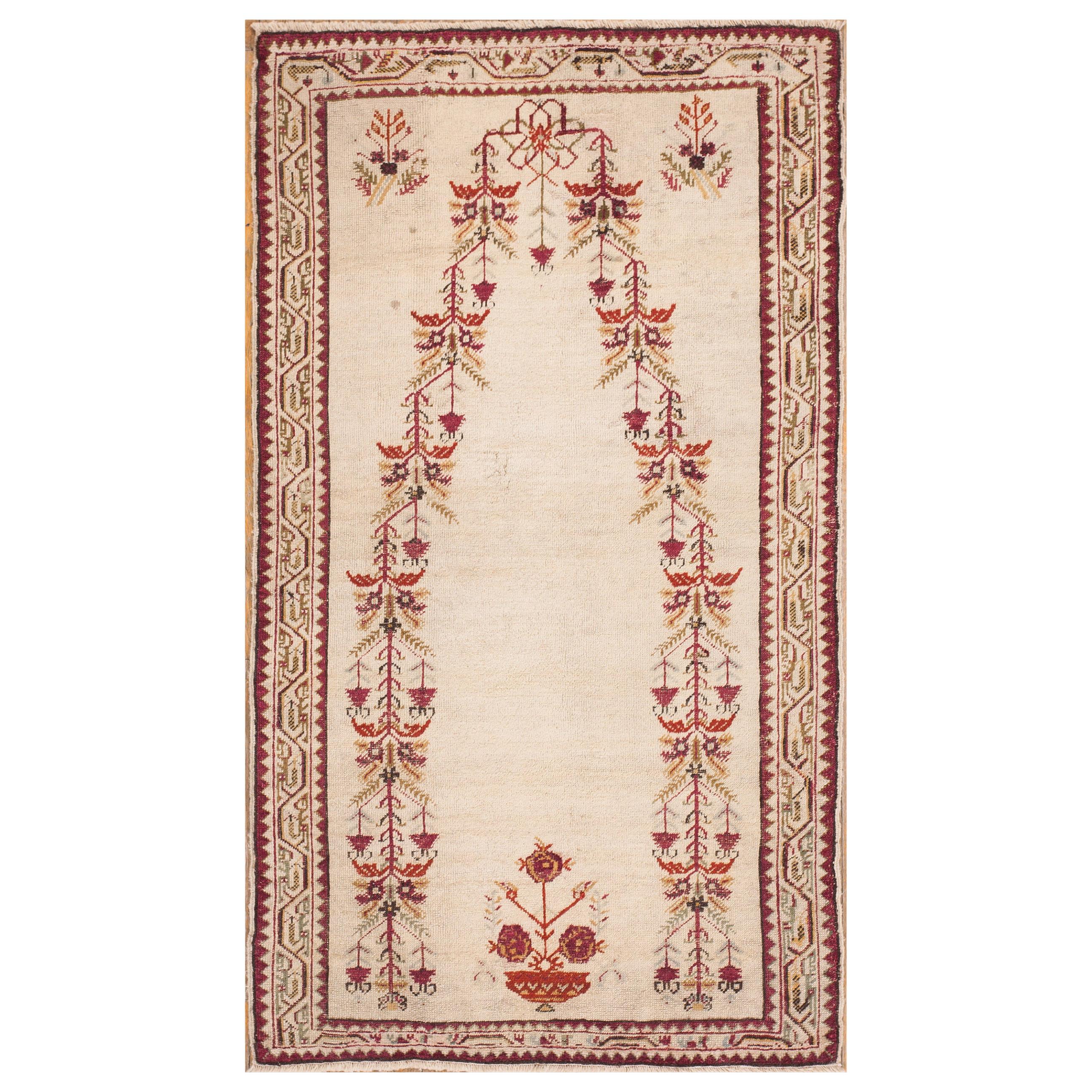19th Century Turkish Central Anatolian Ghiordes Prayer Rug ( 3'3" x 5'8" ) For Sale