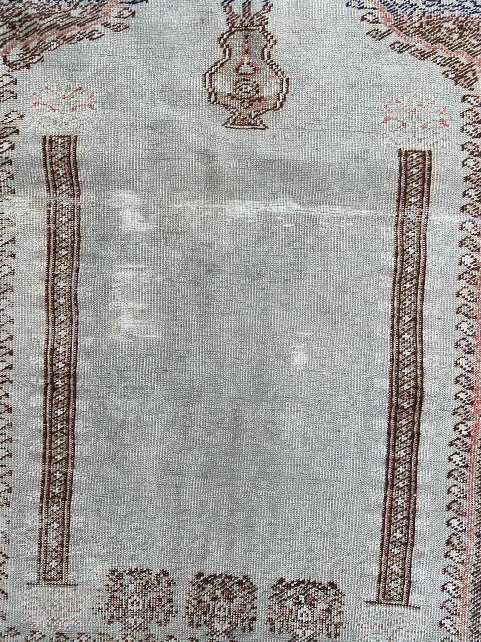 Antique Turkish Ghyordes Prayer Rug In Fair Condition In Saint Ouen, FR