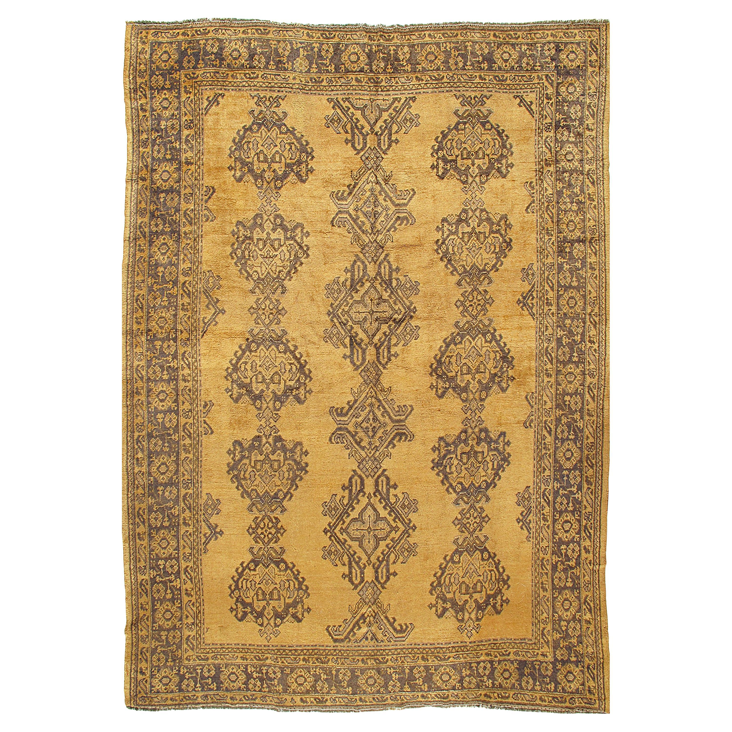 Antiker türkischer Gold-Oushak-Teppich, um 1900 9
4 x 11
