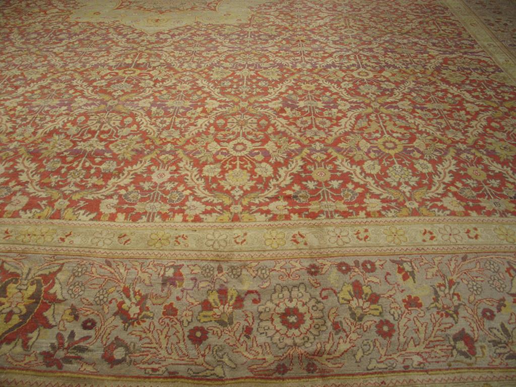 Early 20th C entry Turkish Hereke Carpet ( 20' x 25' x- 610 x 762 ) In Good Condition For Sale In New York, NY
