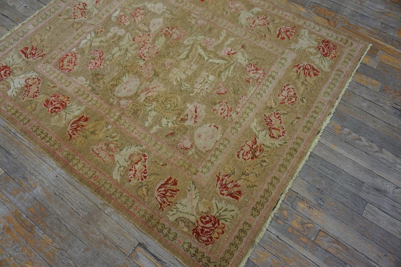 Türkischer Hereke-Teppich des frühen 20. Jahrhunderts ( 4''2 x 4''10 - 127 x 147) (Handgeknüpft) im Angebot