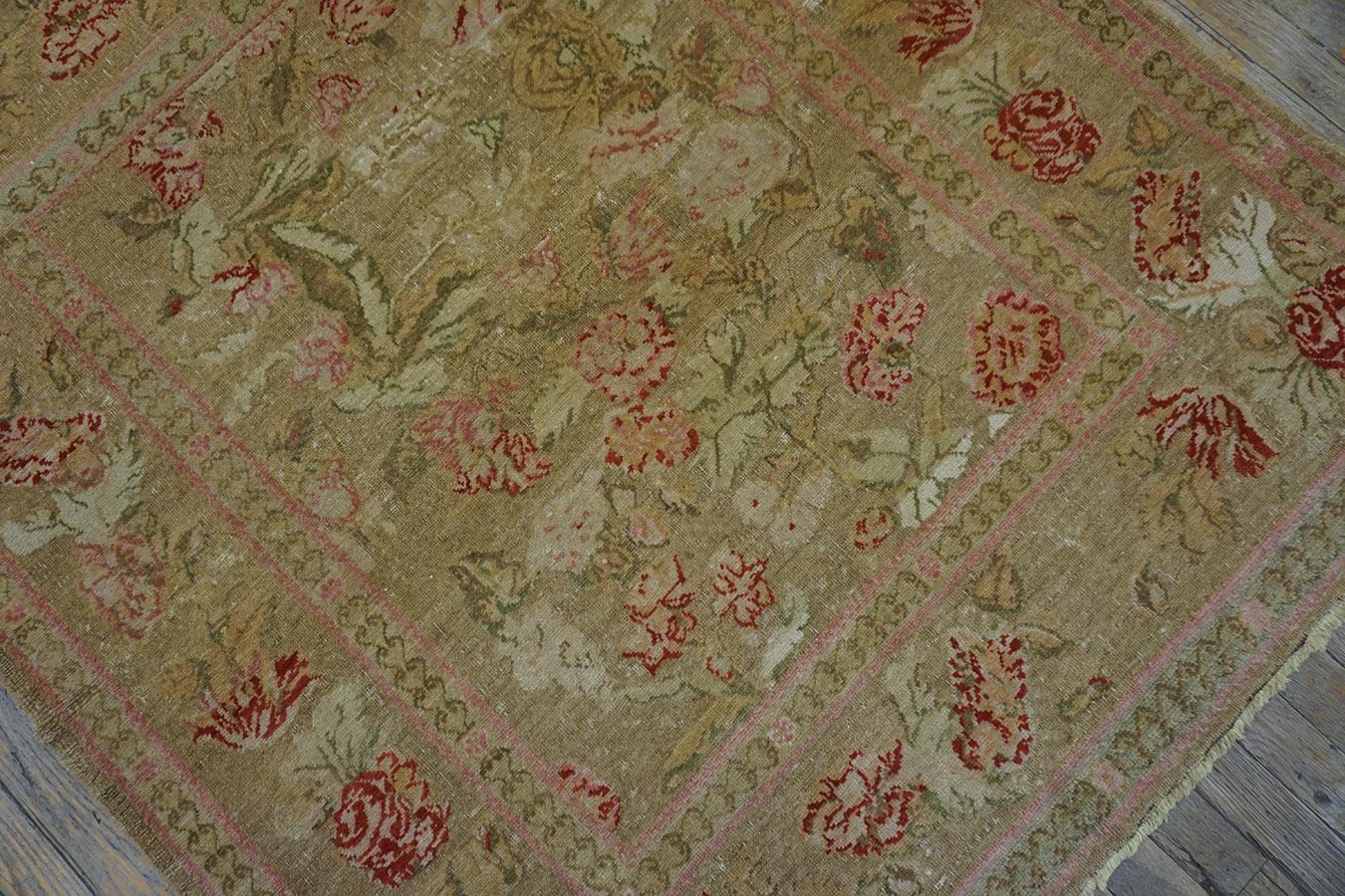 Türkischer Hereke-Teppich des frühen 20. Jahrhunderts ( 4''2 x 4''10 - 127 x 147) im Angebot 3
