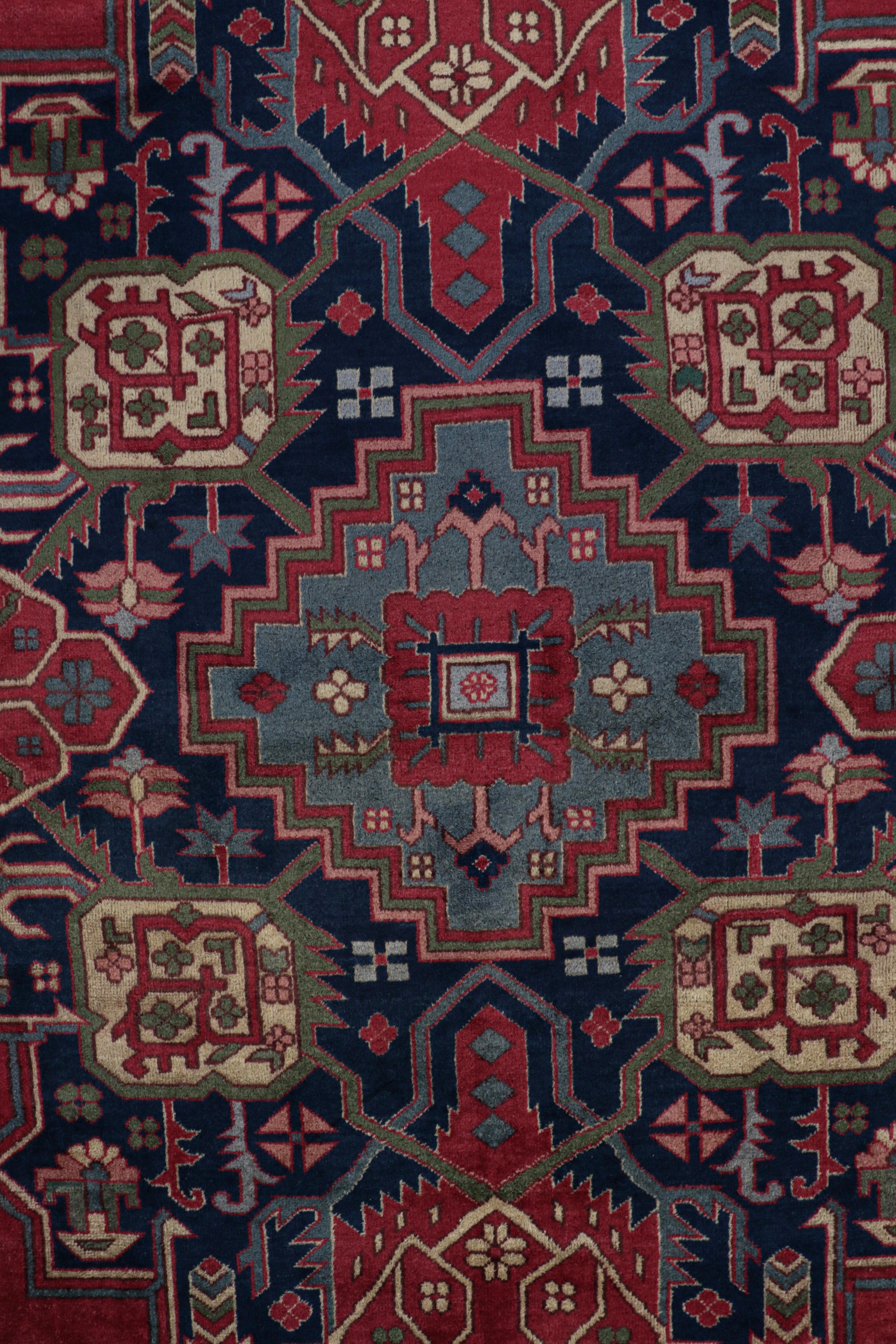 Antigua alfombra turca Isparta con campo abierto rojo y medallón principios del siglo XX en venta
