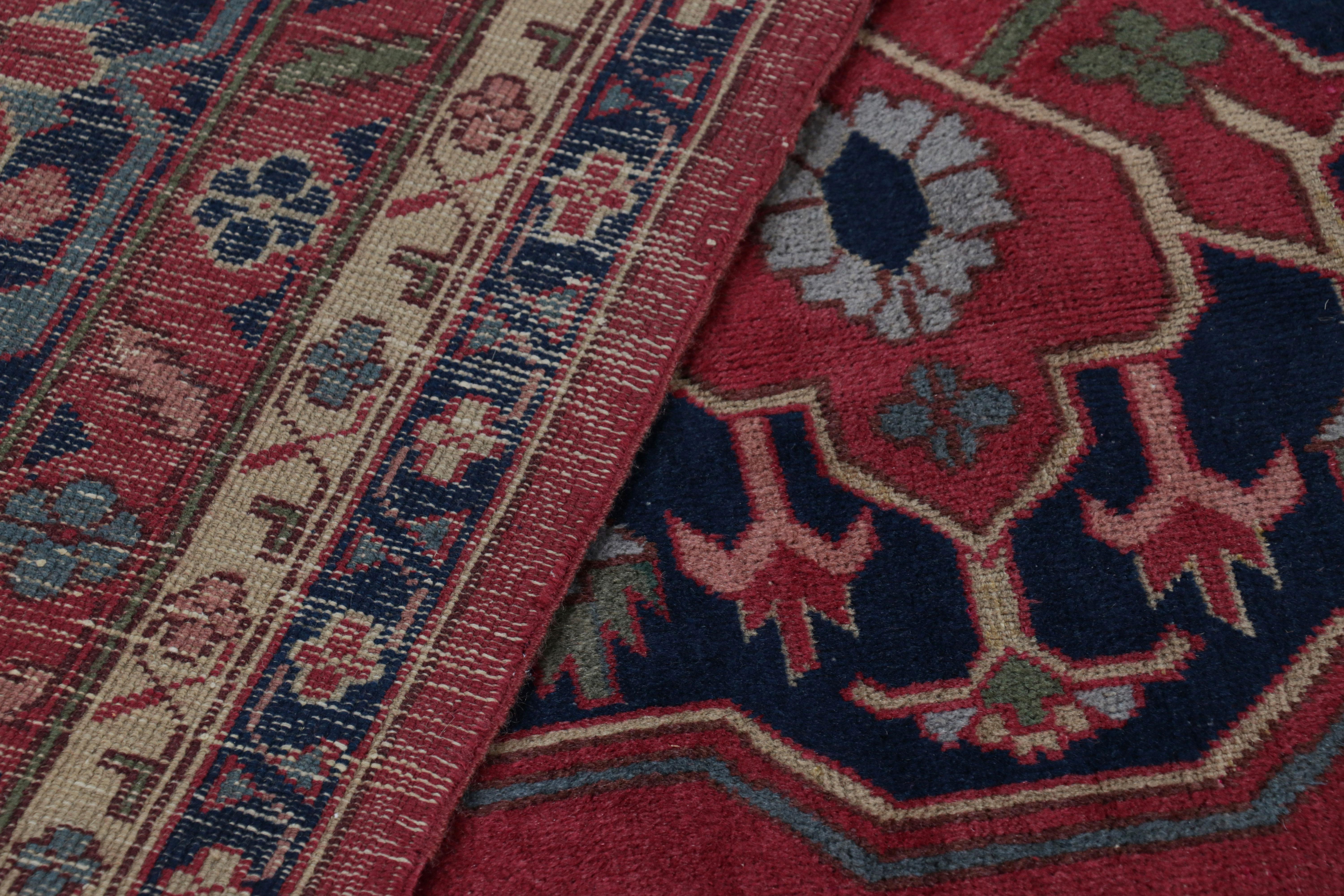 Antigua alfombra turca Isparta con campo abierto rojo y medallón en venta 2
