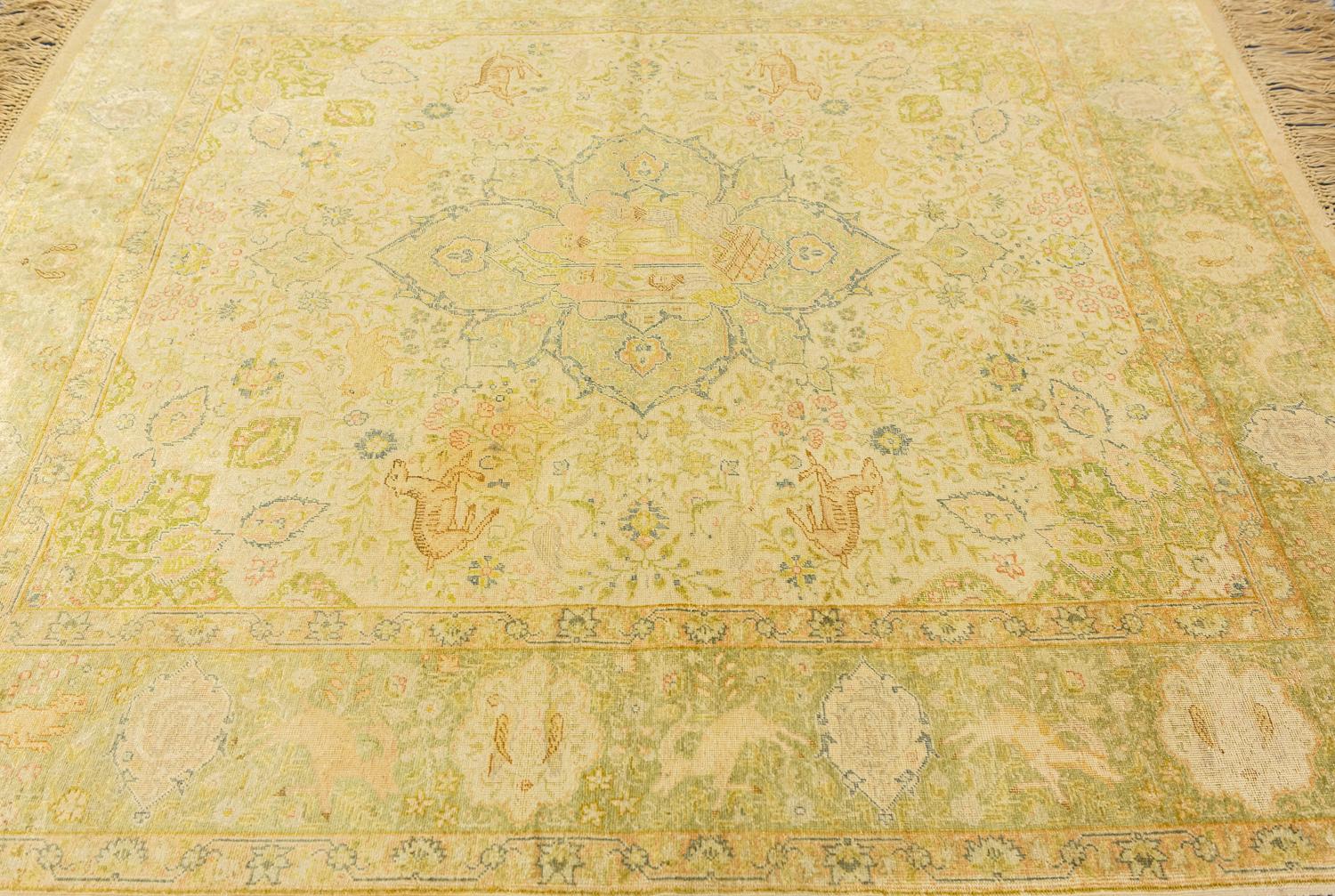 Antique Turkish Ivory Field Kaysery Silk Rug, 1900-1920 In Good Condition For Sale In Ferrara, IT