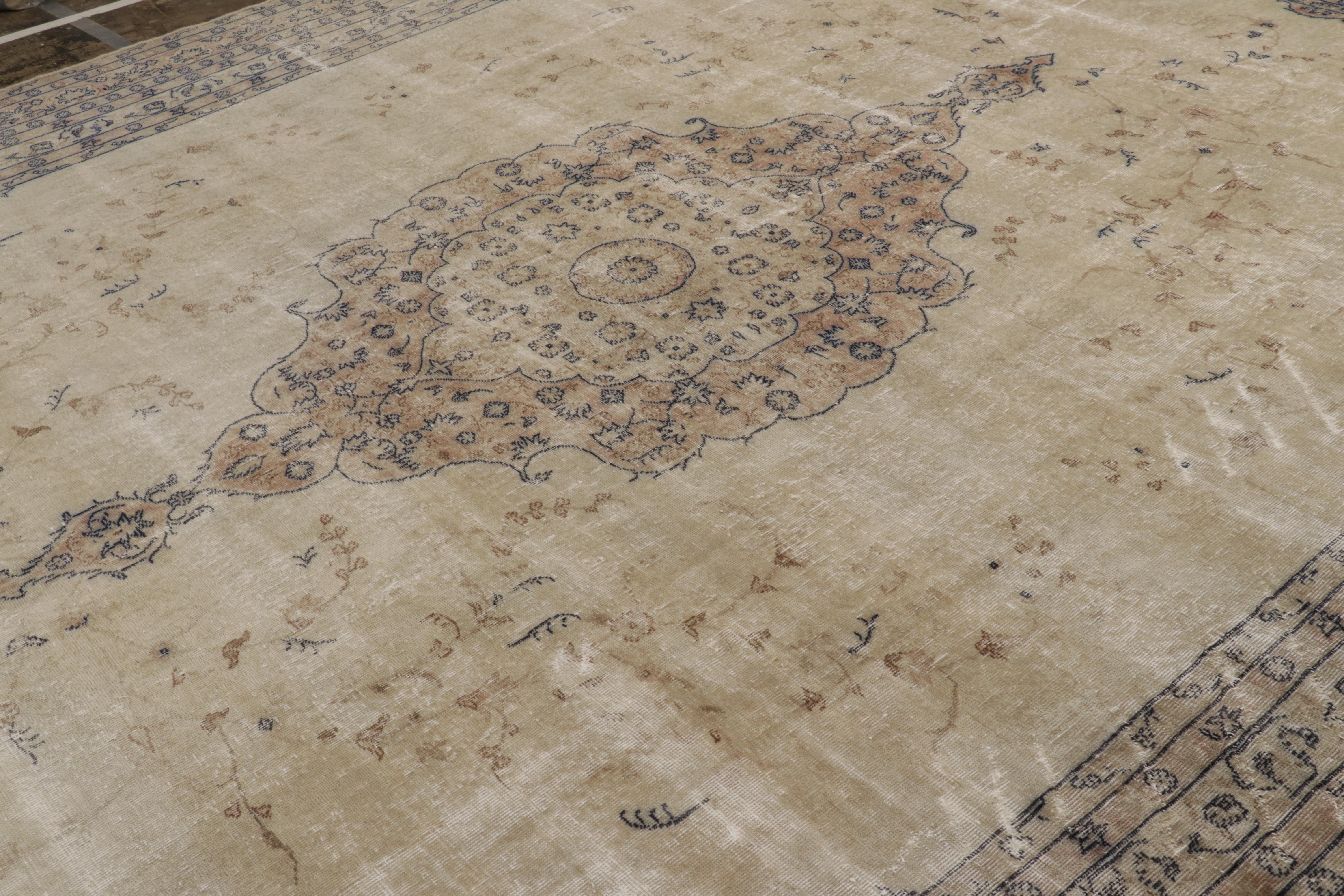 Turc Tapis antique turc de Kayseri, médaillon beige-brun et fleurs - Rug & Kilim en vente