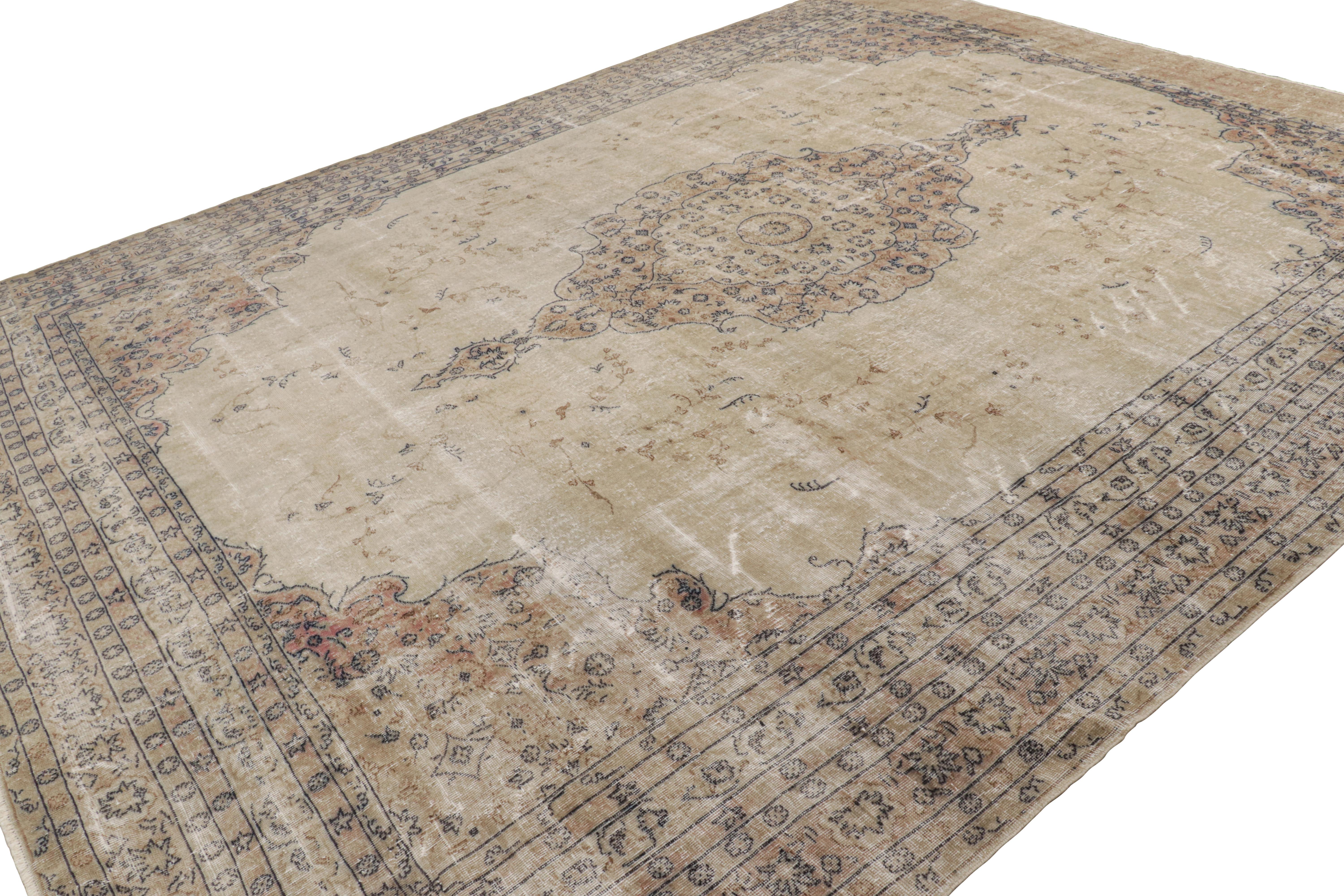 Antique Turkish Kayseri Rug, Beige-Brown Medallion and Florals - Rug & Kilim In Good Condition For Sale In Long Island City, NY