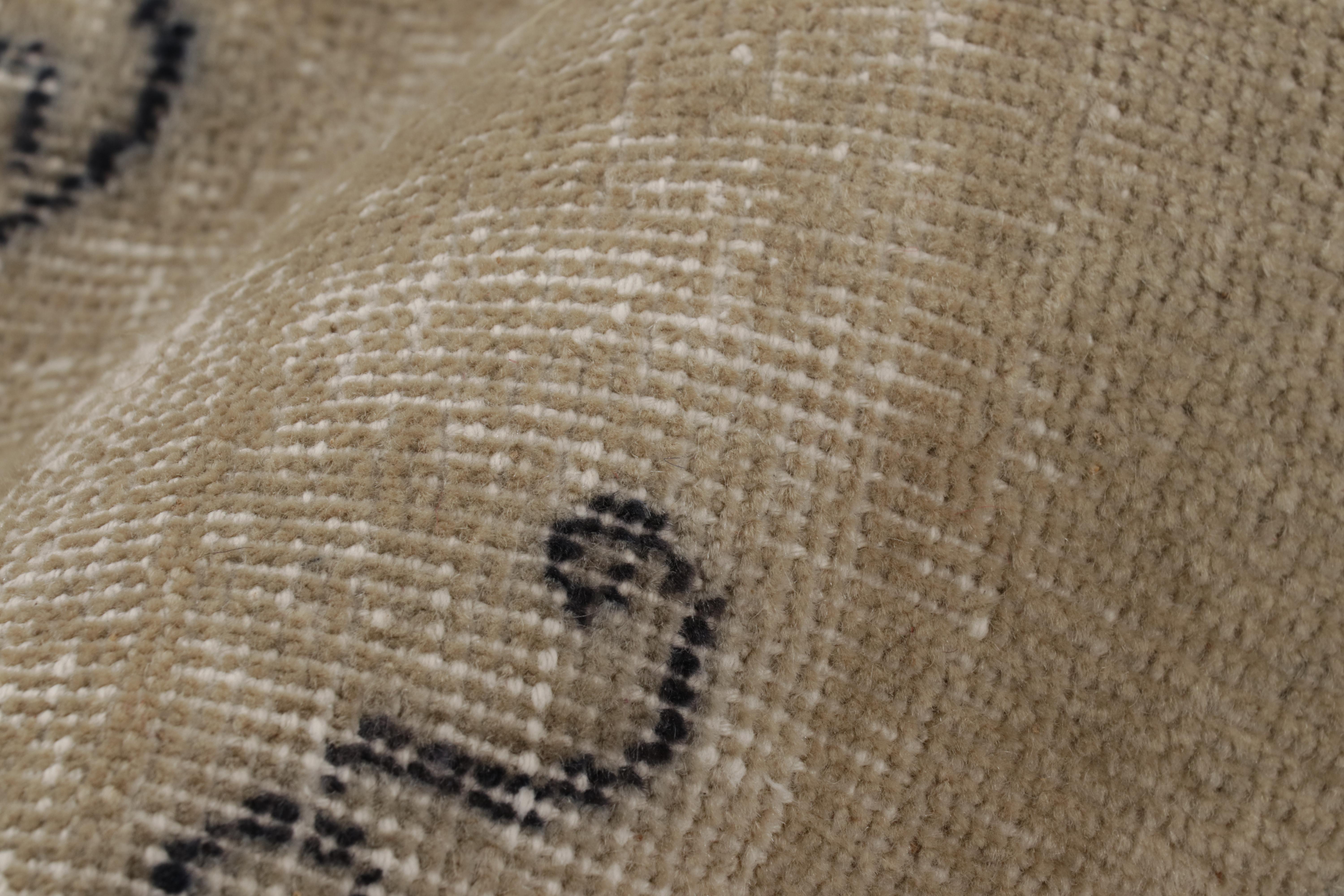 Tapis antique turc de Kayseri, médaillon beige-brun et fleurs - Rug & Kilim Bon état - En vente à Long Island City, NY