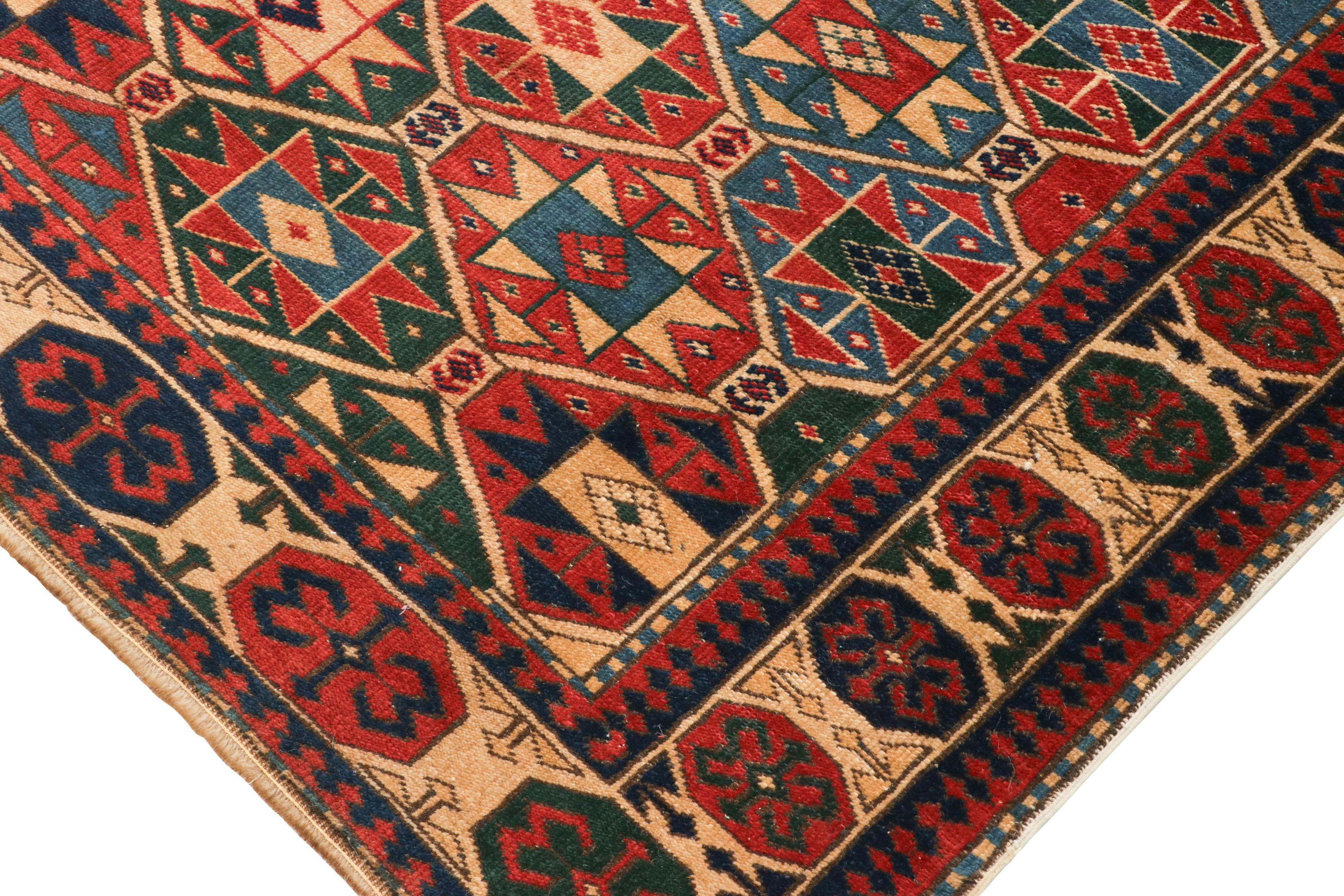 Antiker Kazak-Wollteppich in Geometrisch in Creme, Rot und Blau (Frühes 20. Jahrhundert) im Angebot