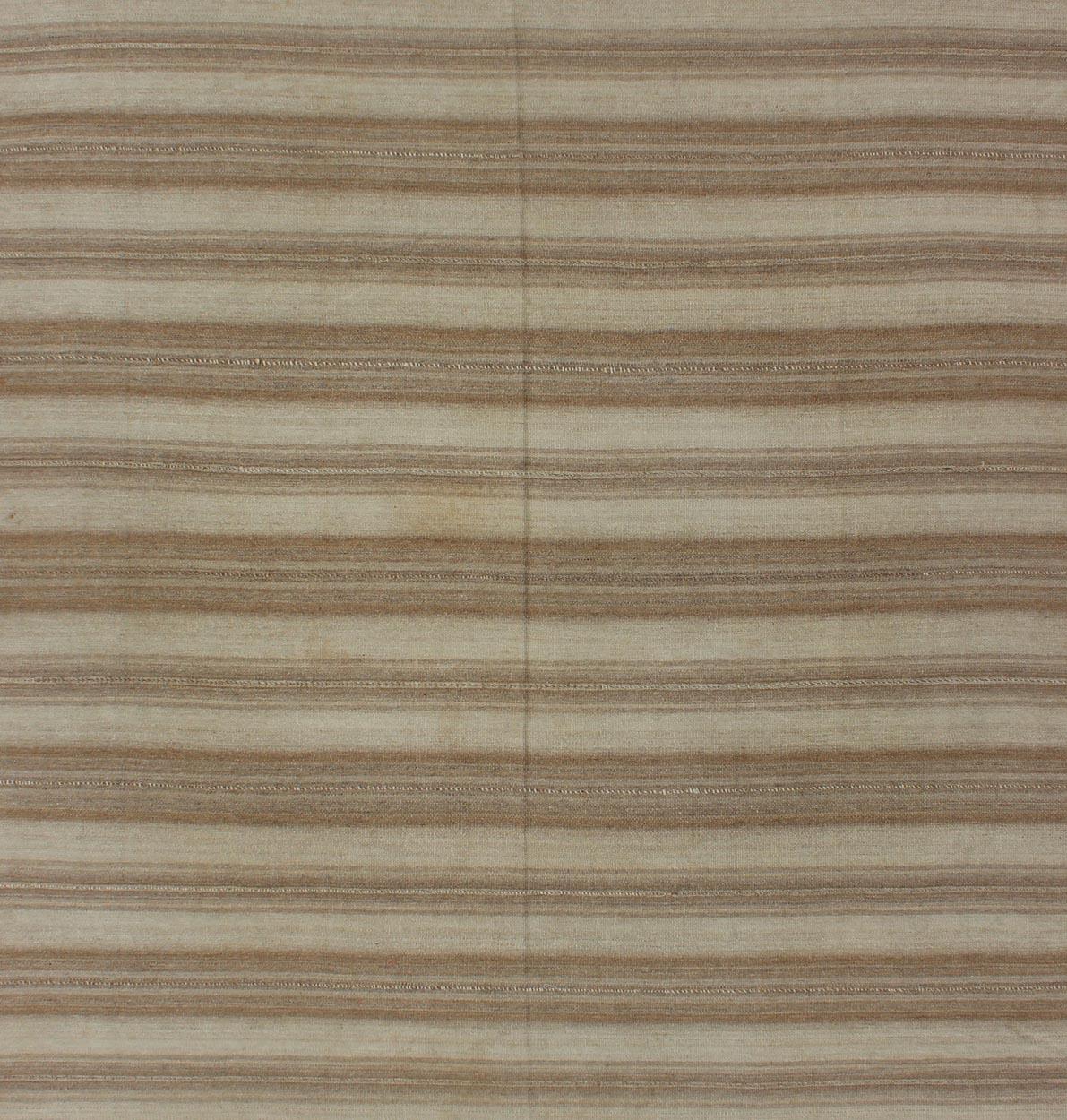 Turco Kilim persiano antico a più pannelli con forma quadrata, in Taupe e Light Brown in vendita
