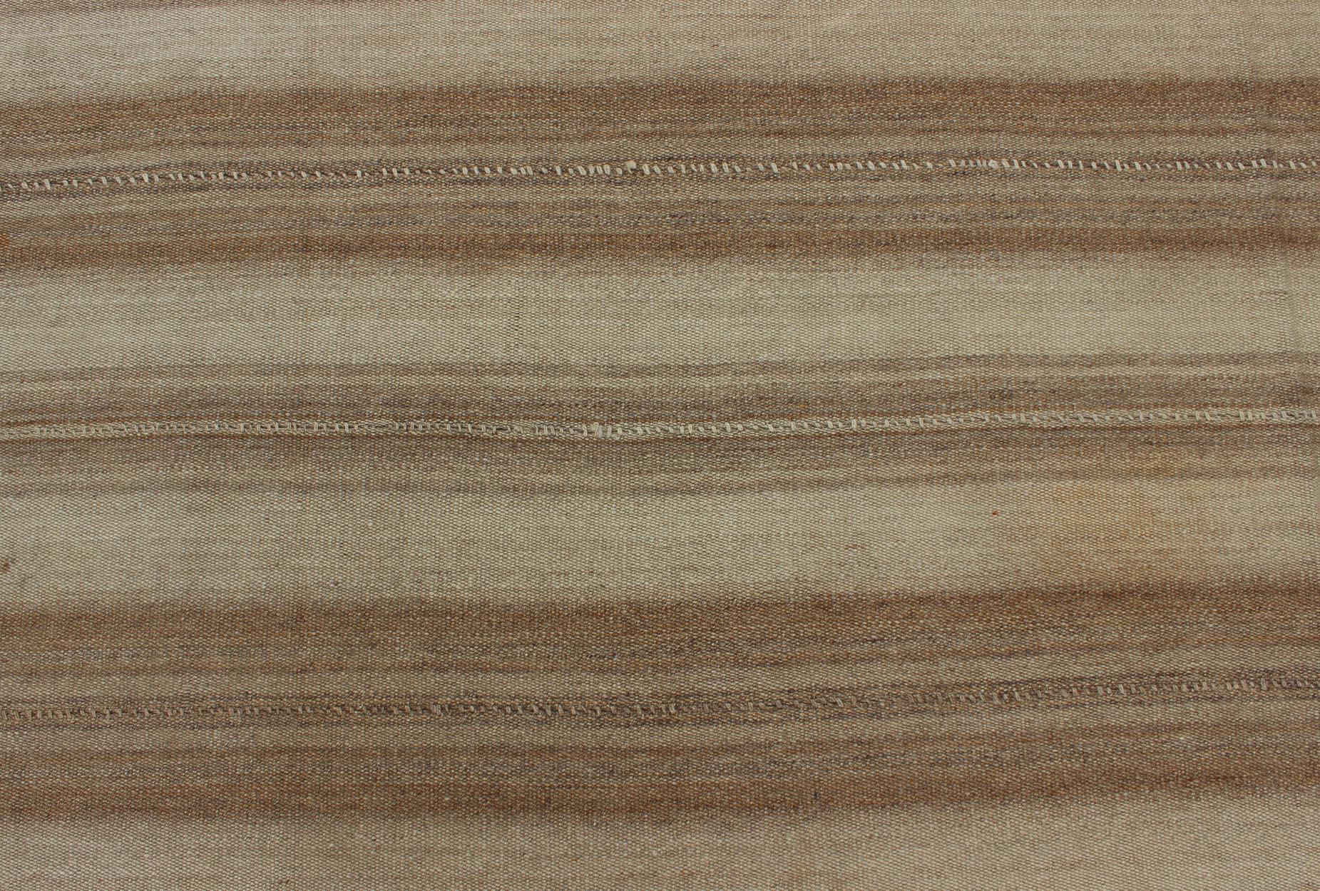 Inizio XX secolo Kilim persiano antico a più pannelli con forma quadrata, in Taupe e Light Brown in vendita