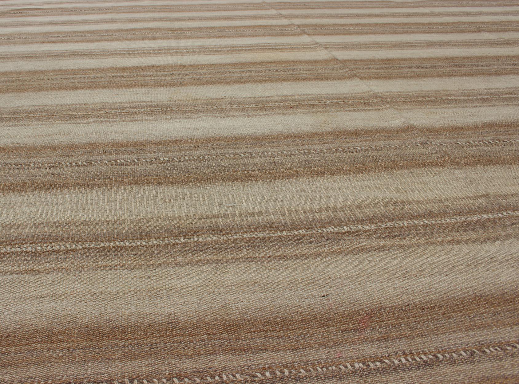 Kilim persiano antico a più pannelli con forma quadrata, in Taupe e Light Brown in vendita 2