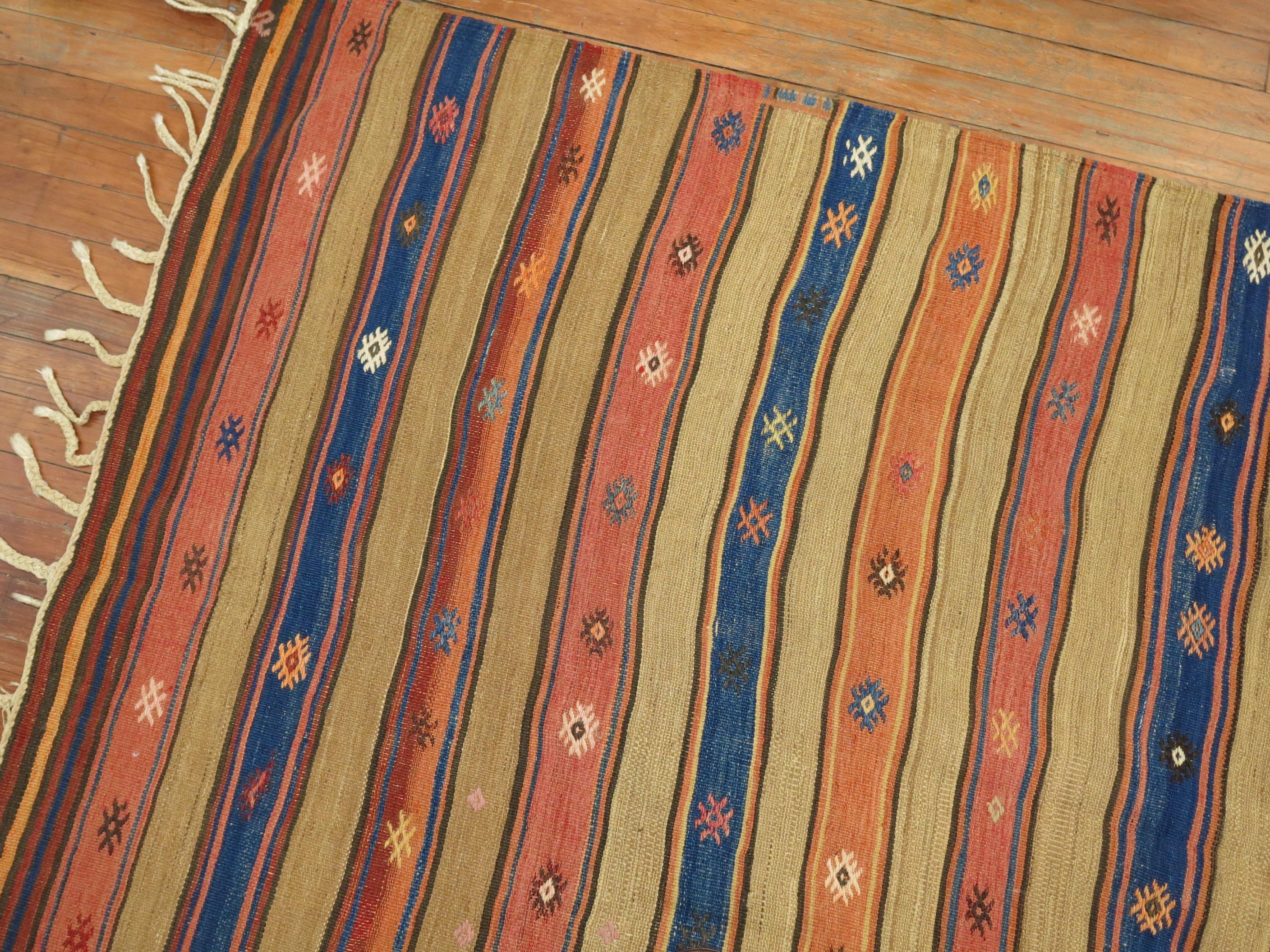 Turkish Kilim from the 2nd quarter of the 20th century with a rustic-like pattern.

Measures: 5' x 8'.