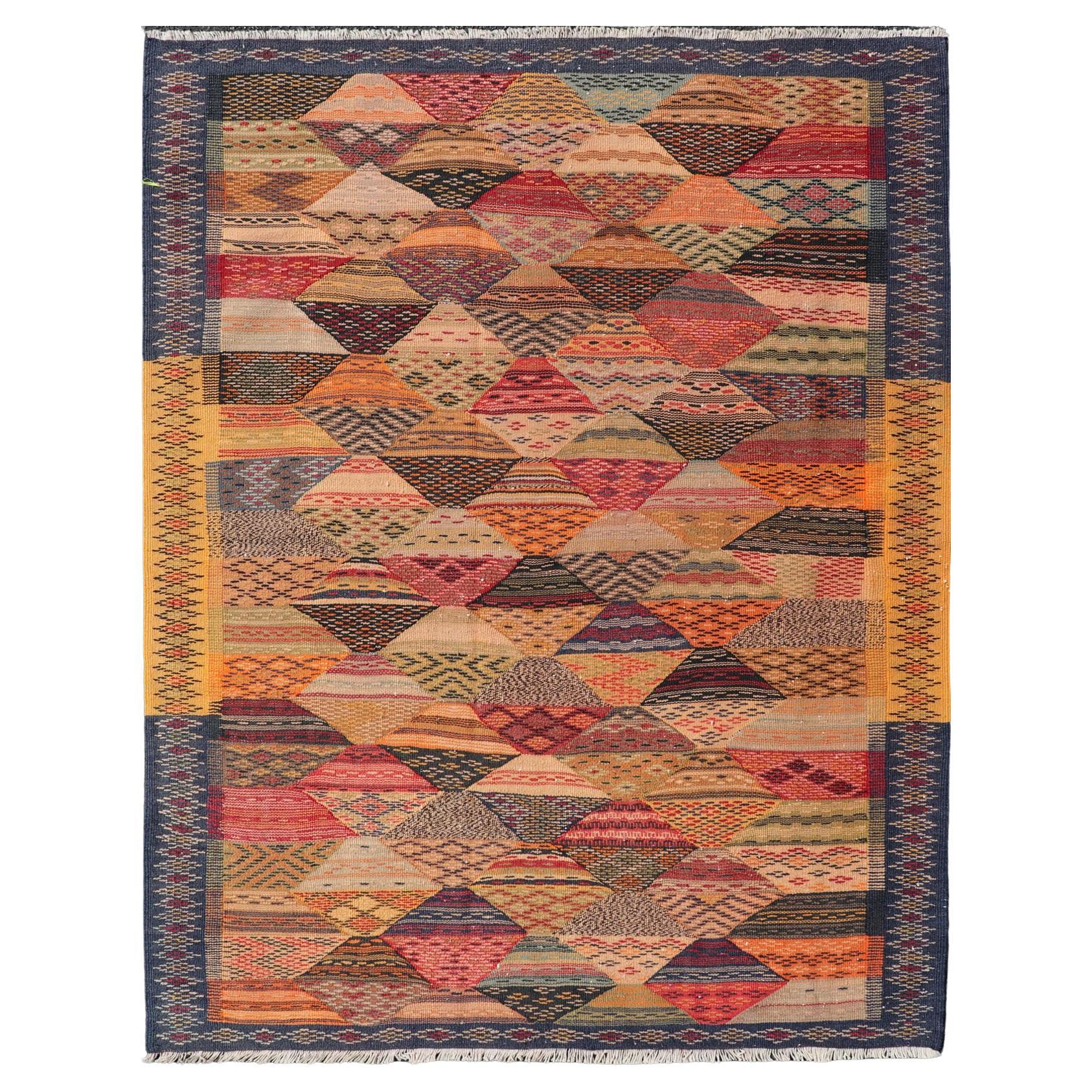 Tapis Kilim turc ancien aux couleurs géométriques et vibrantes 3'10 x 5'1