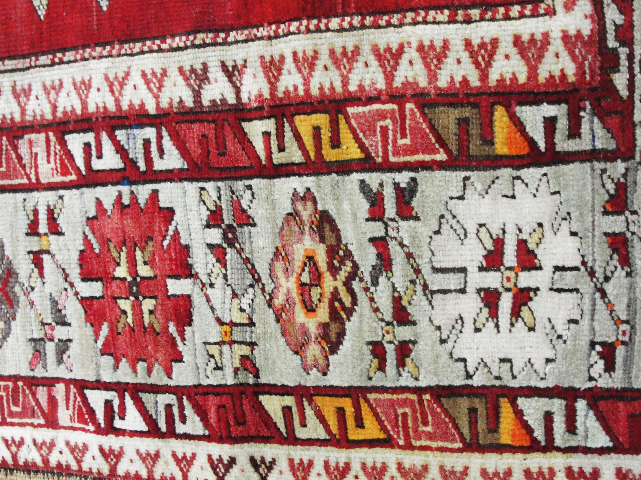 Ancien tapis de Kirshehir turc (a Gallery) en vente 2