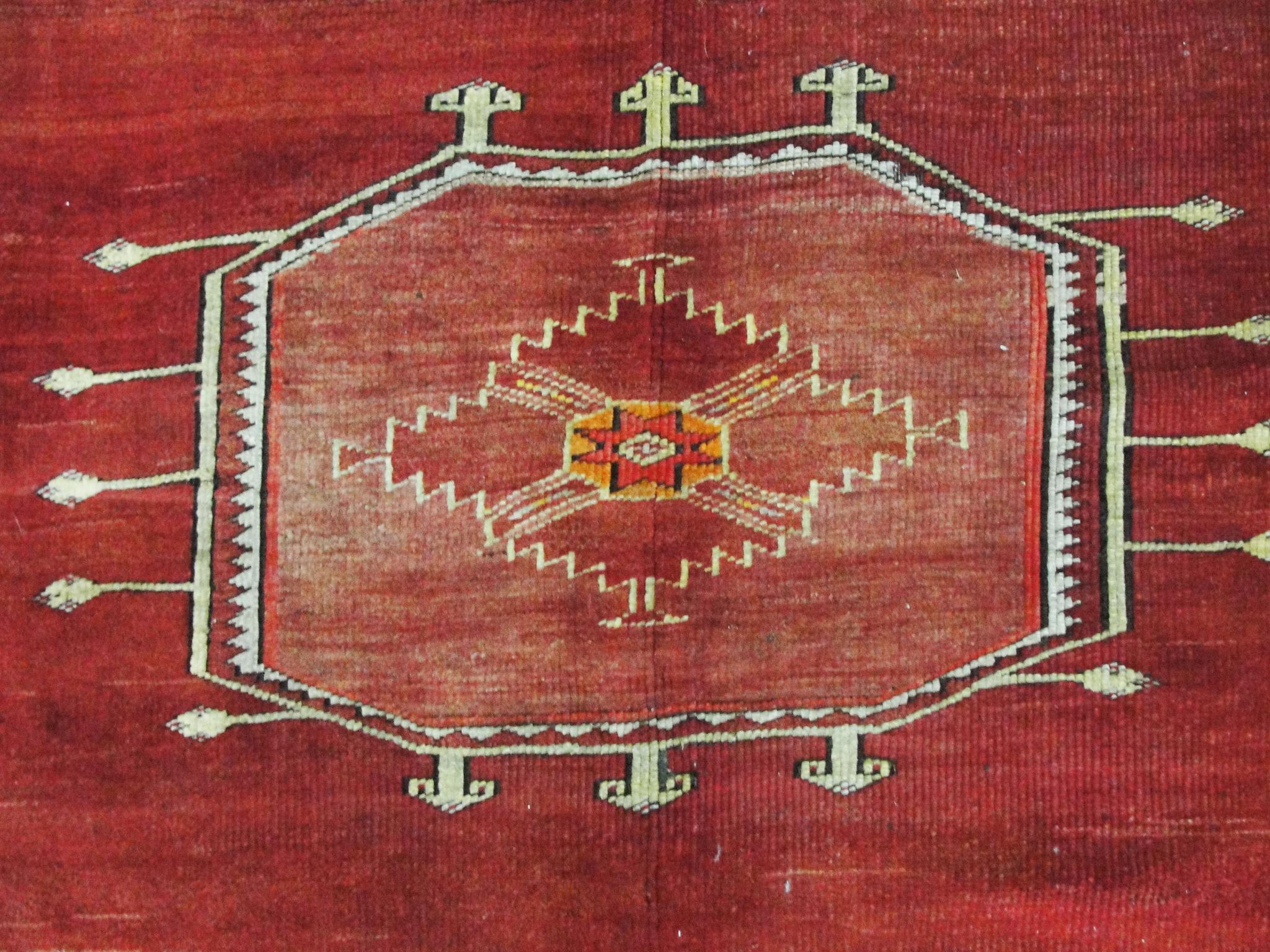 Ancien tapis de Kirshehir turc (a Gallery) Excellent état - En vente à Evanston, IL