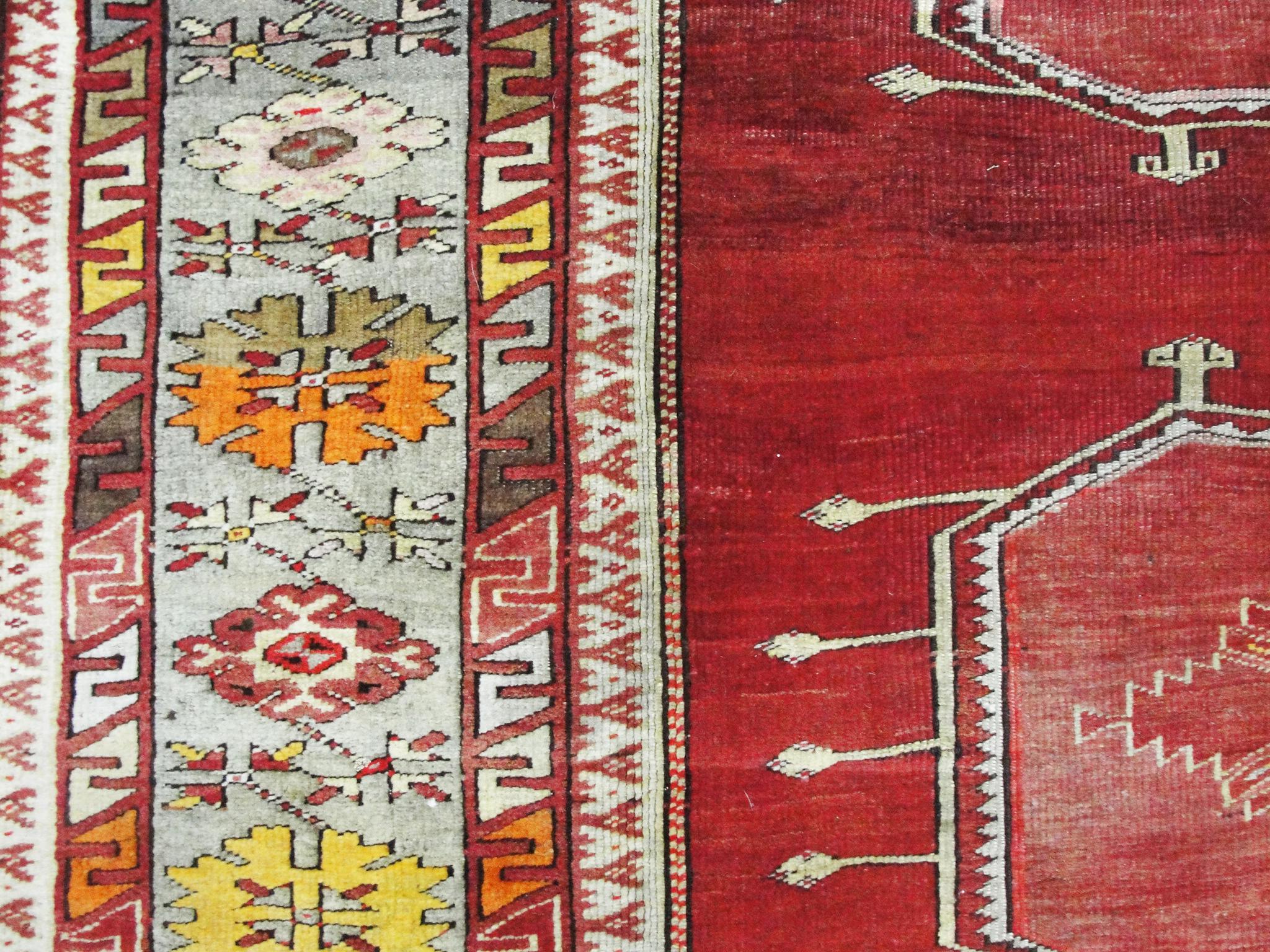 20ième siècle Ancien tapis de Kirshehir turc (a Gallery) en vente