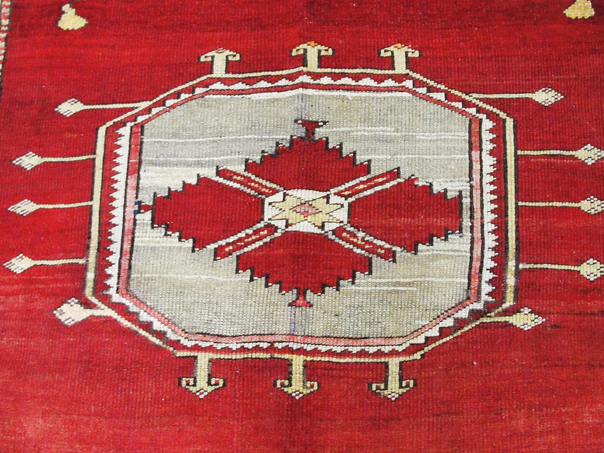 Ancien tapis de Kirshehir turc (a Gallery) en vente 1
