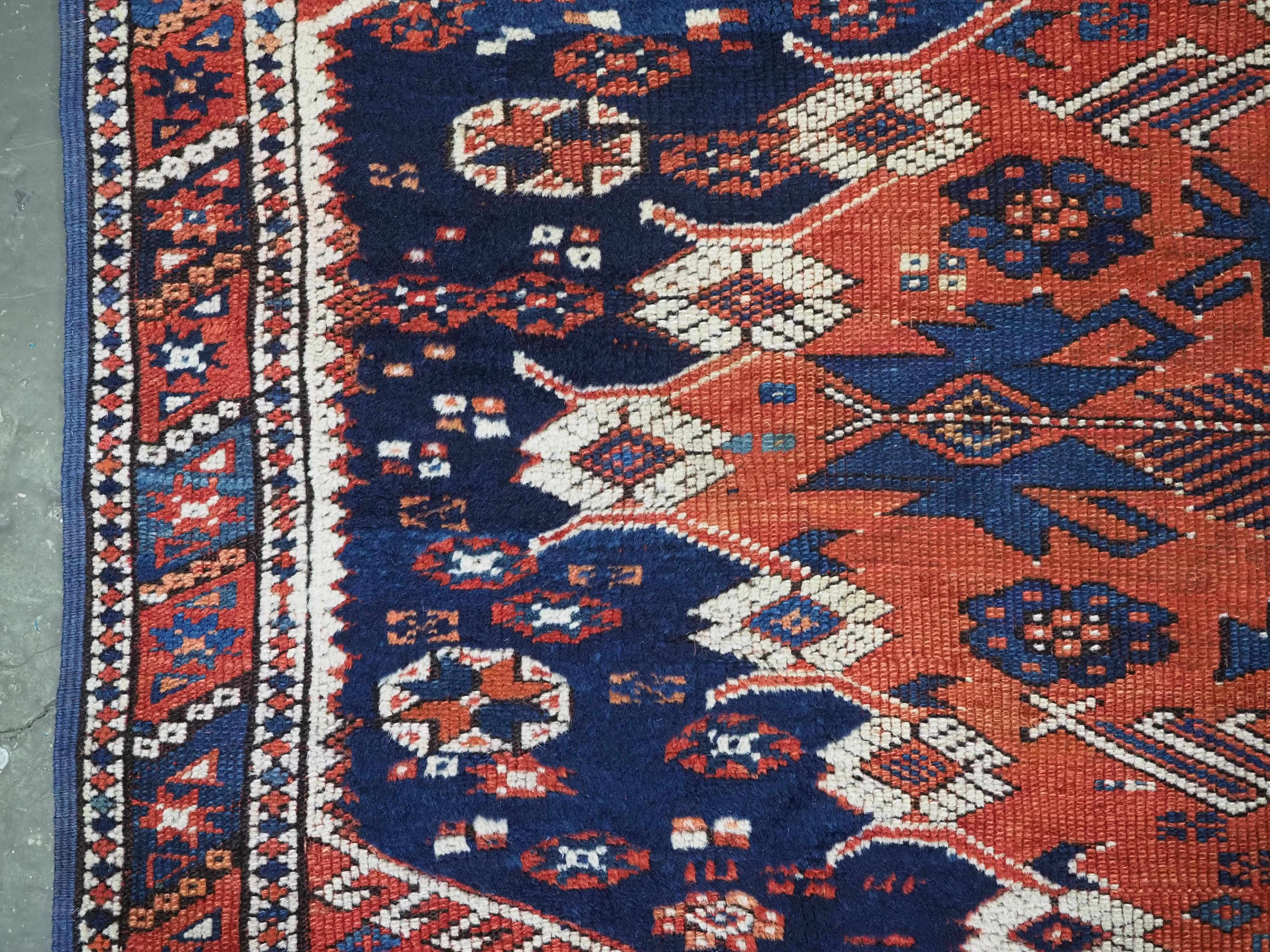 Antique Turkish Kiz Bergama rug of classic design with superb colour, circa 1850 In Good Condition For Sale In Moreton-In-Marsh, GB