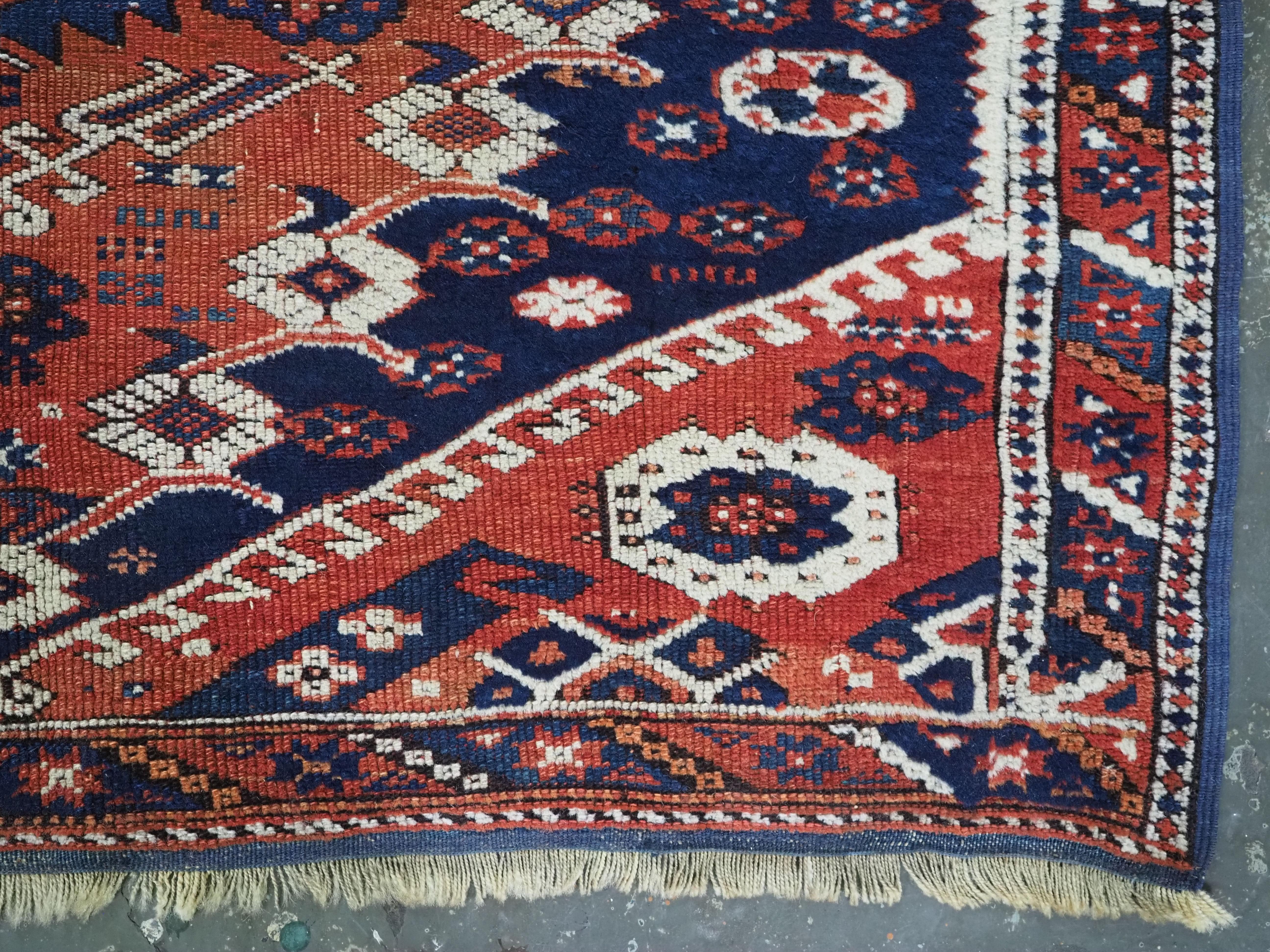 Antique Turkish Kiz Bergama rug of classic design with superb colour, circa 1850 For Sale 4