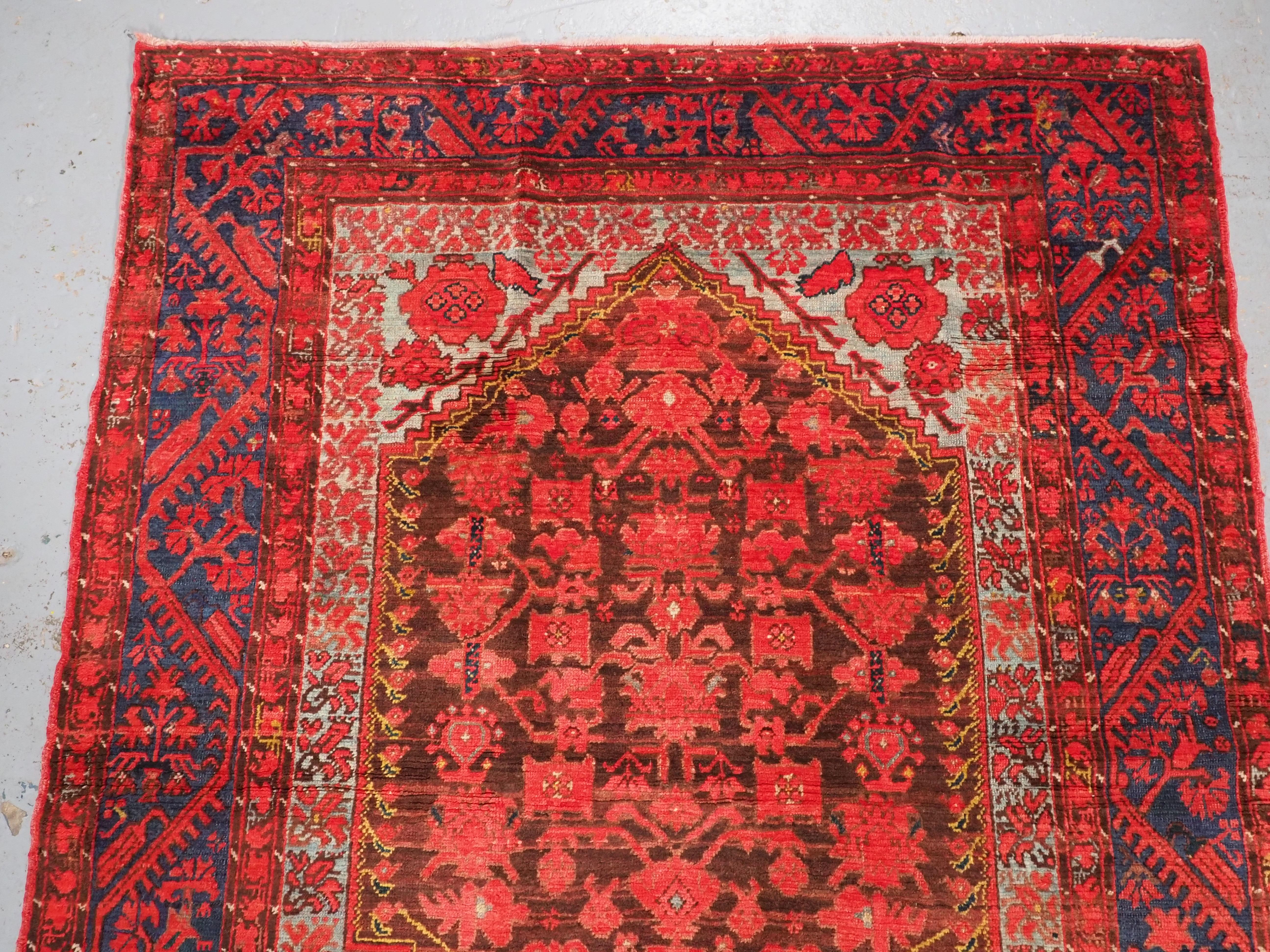  Antique Turkish Komurcu Kula rug of traditional desiign.  Circa 1900. In Good Condition For Sale In Moreton-In-Marsh, GB