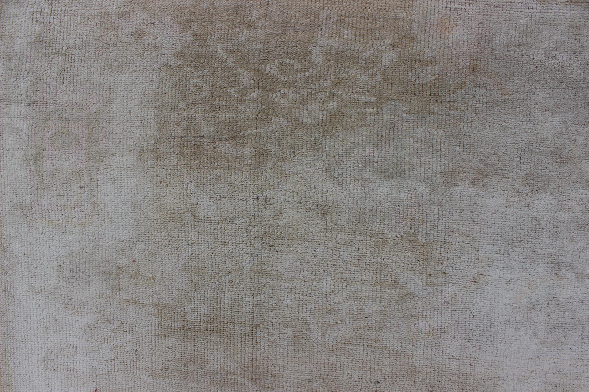 Türkischer Konya-Teppich mit geblümtem Medaillon und Palmetten, Duo (Wolle) im Angebot