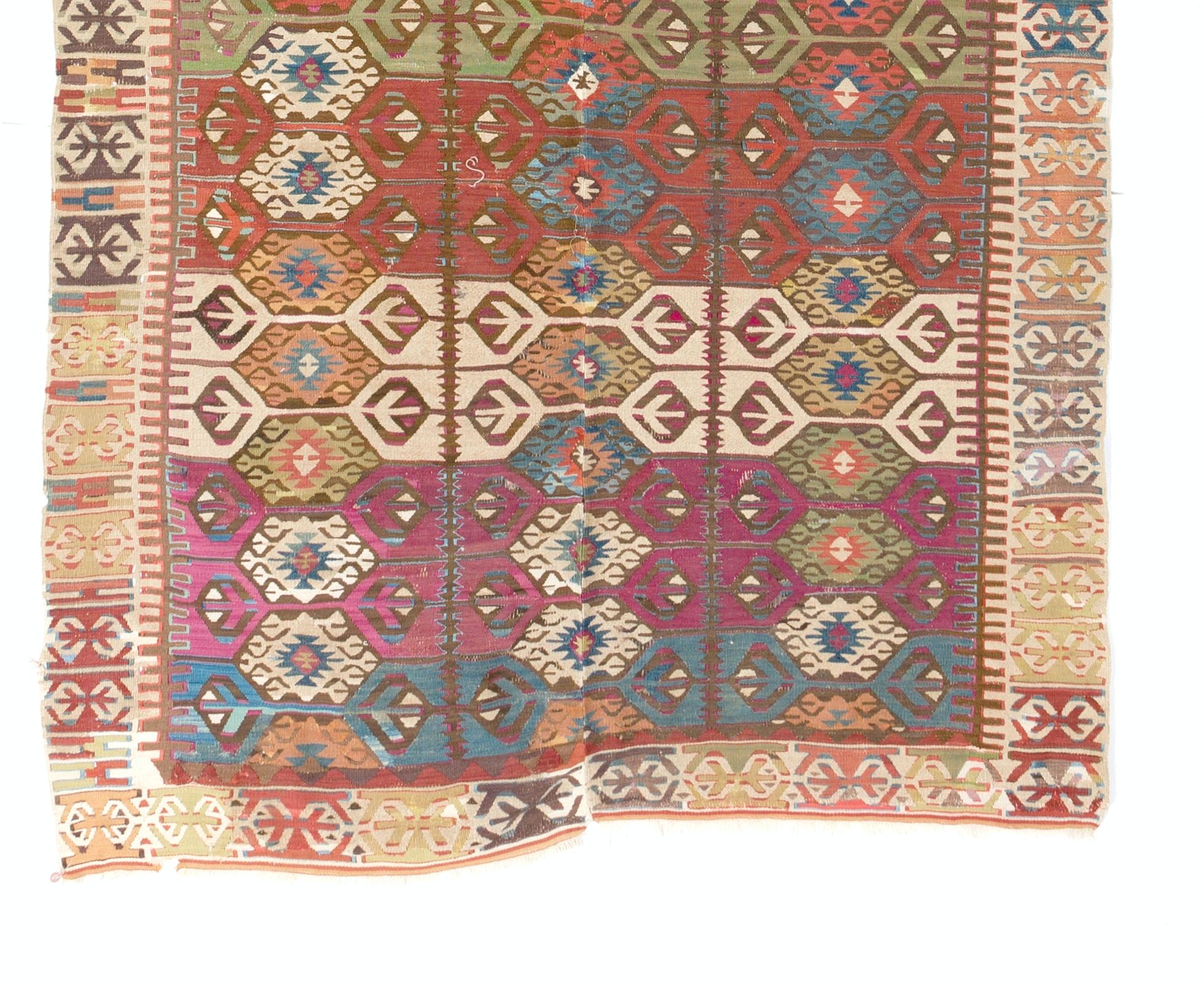 Kilim antique anatolien de Konya. Tapis de revêtement de sol à maille plate. Vers 1890. Très bon état. Robustes et aussi propres qu'un tapis neuf (lavés en profondeur par des professionnels). 
Taille : 4.8 x 12.2 ft.