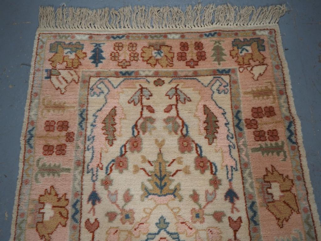 Turco Antico tappeto turco Kula Oushak, colori tenui e pastello, CIRCA 1900 in vendita