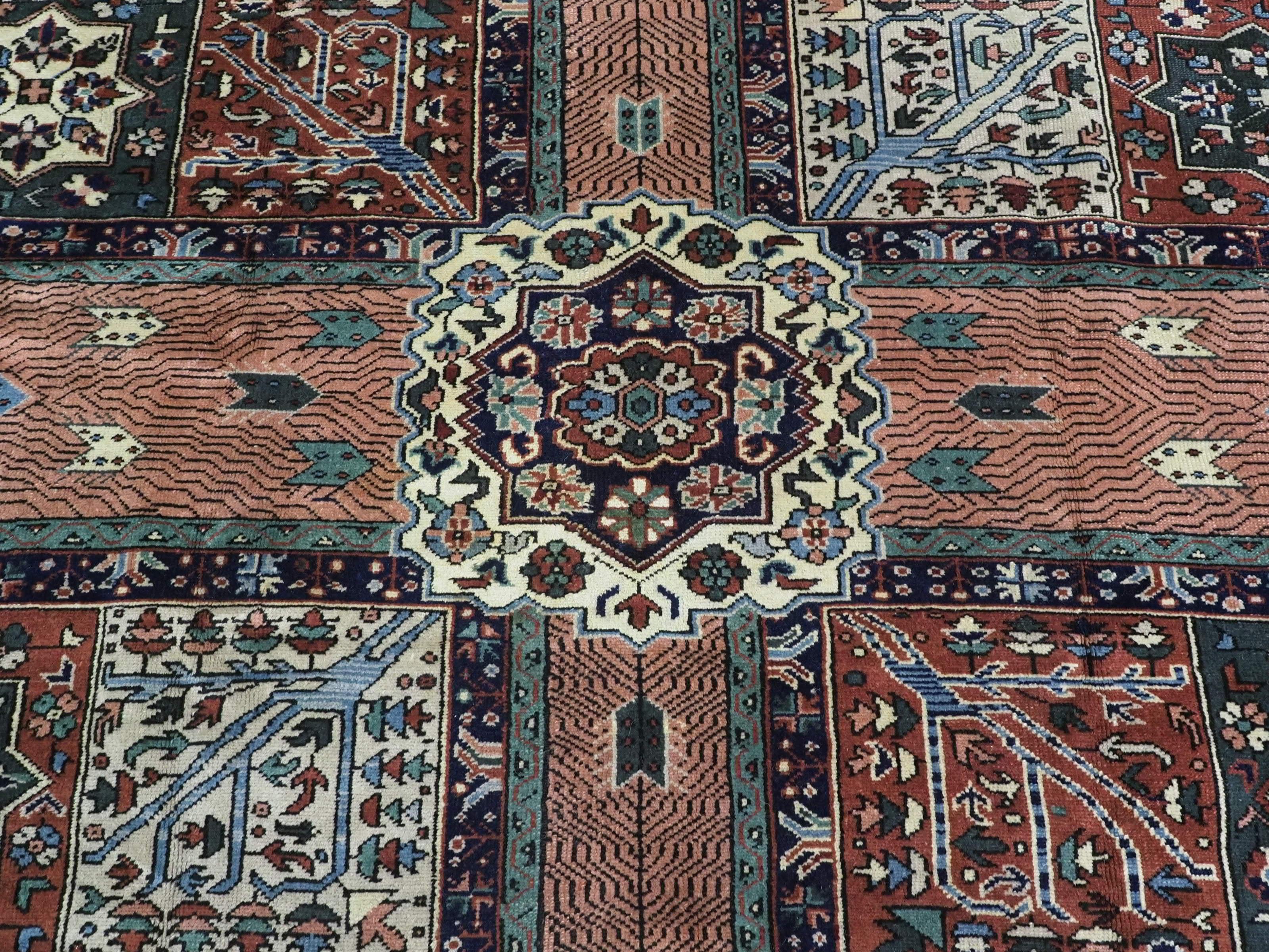 Antiker türkischer Kula-Teppich mit traditionellem persischen Garten-Design.  Um 1900. im Angebot 4