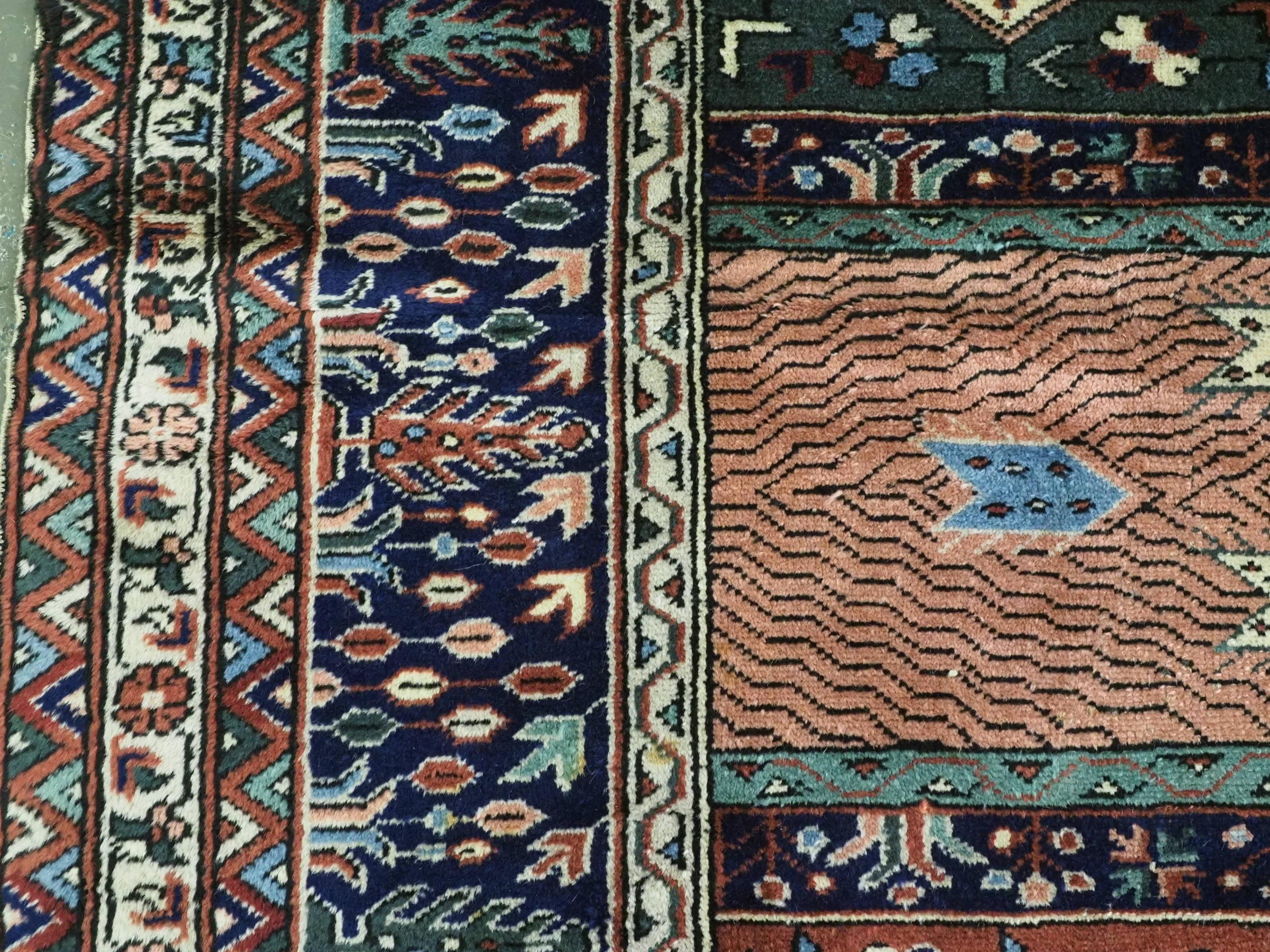 Antiker türkischer Kula-Teppich mit traditionellem persischen Garten-Design.  Um 1900. im Angebot 1