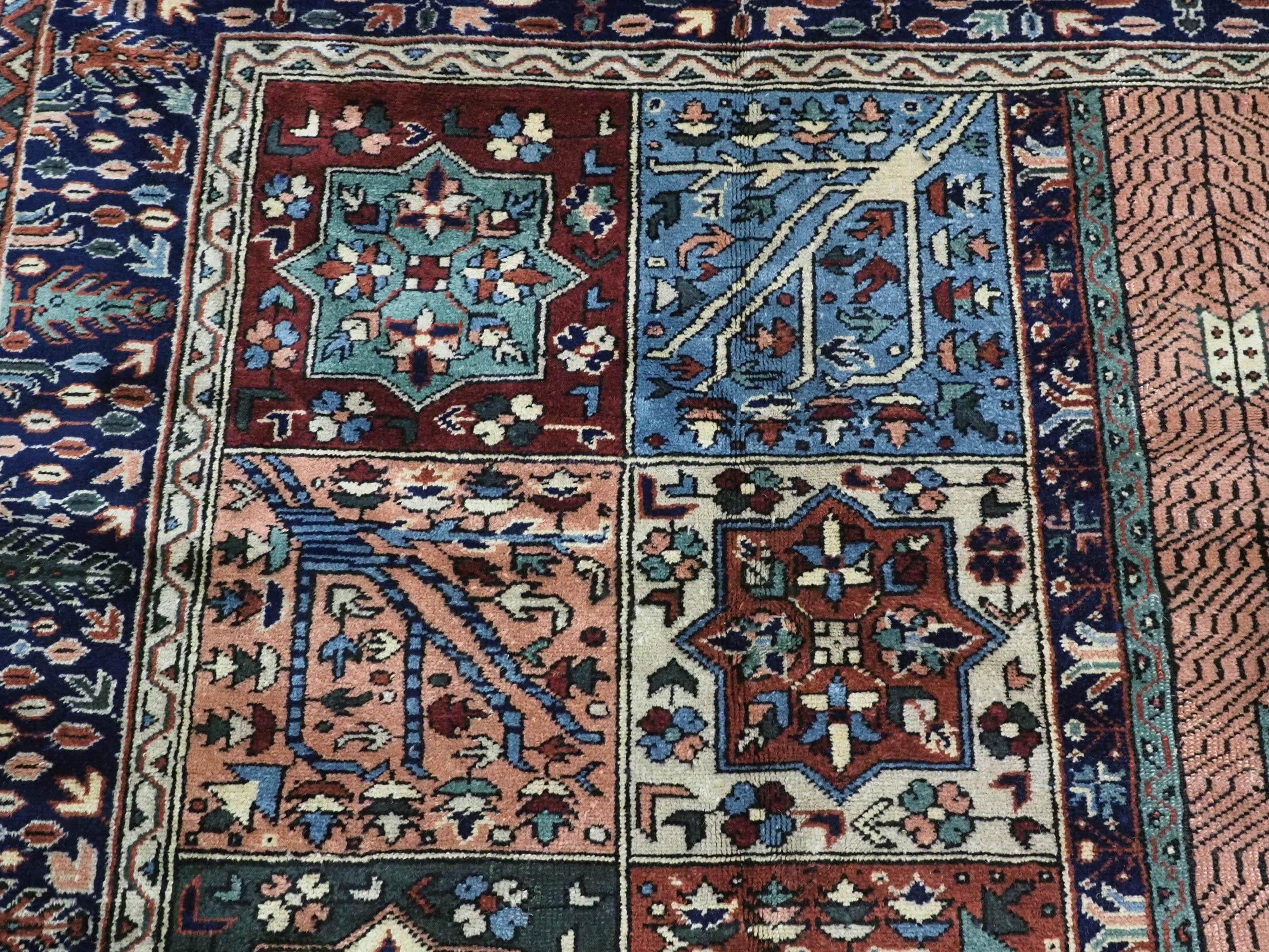 Antiker türkischer Kula-Teppich mit traditionellem persischen Garten-Design.  Um 1900. im Angebot 2