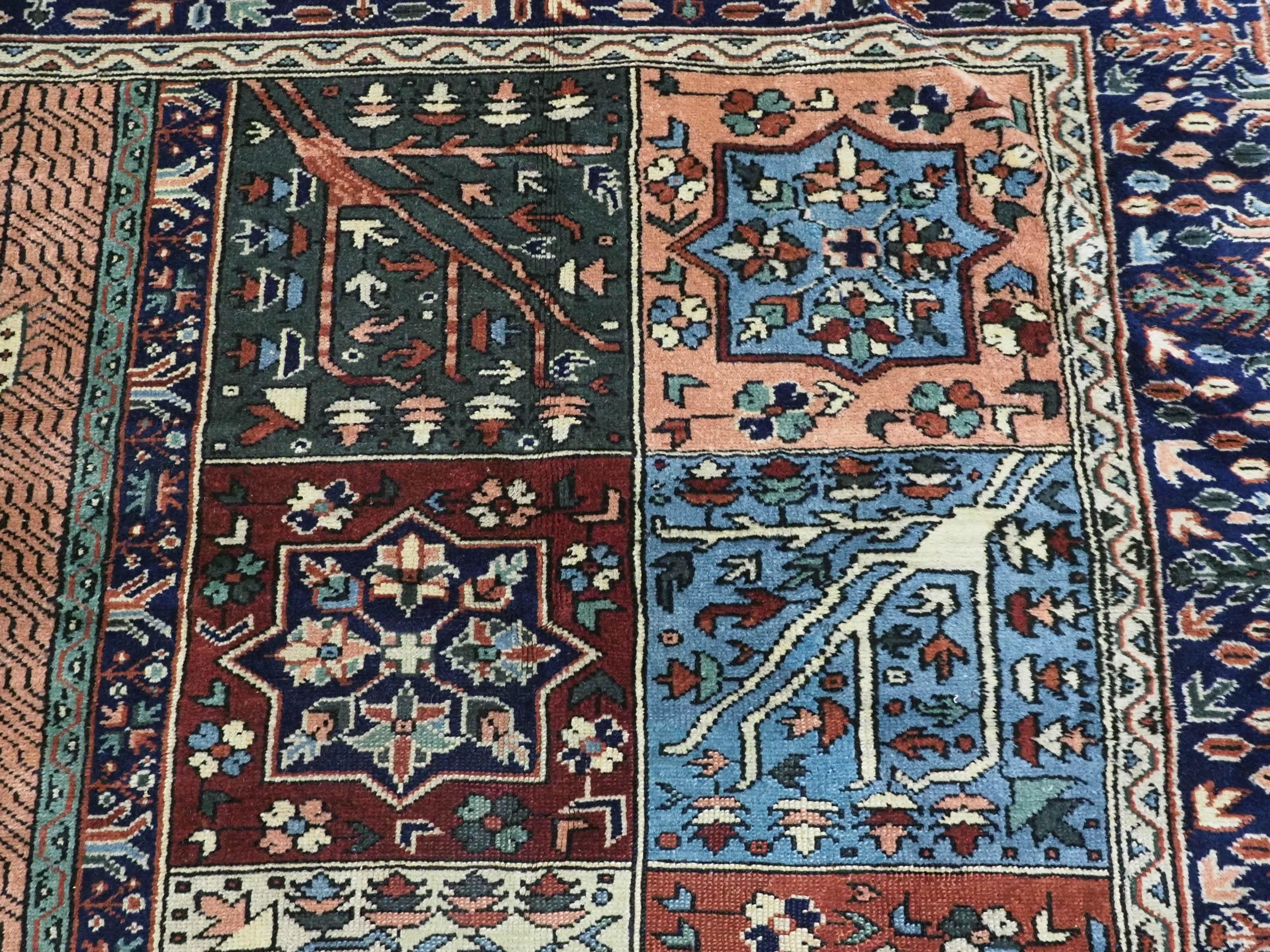 Antiker türkischer Kula-Teppich mit traditionellem persischen Garten-Design.  Um 1900. im Angebot 3
