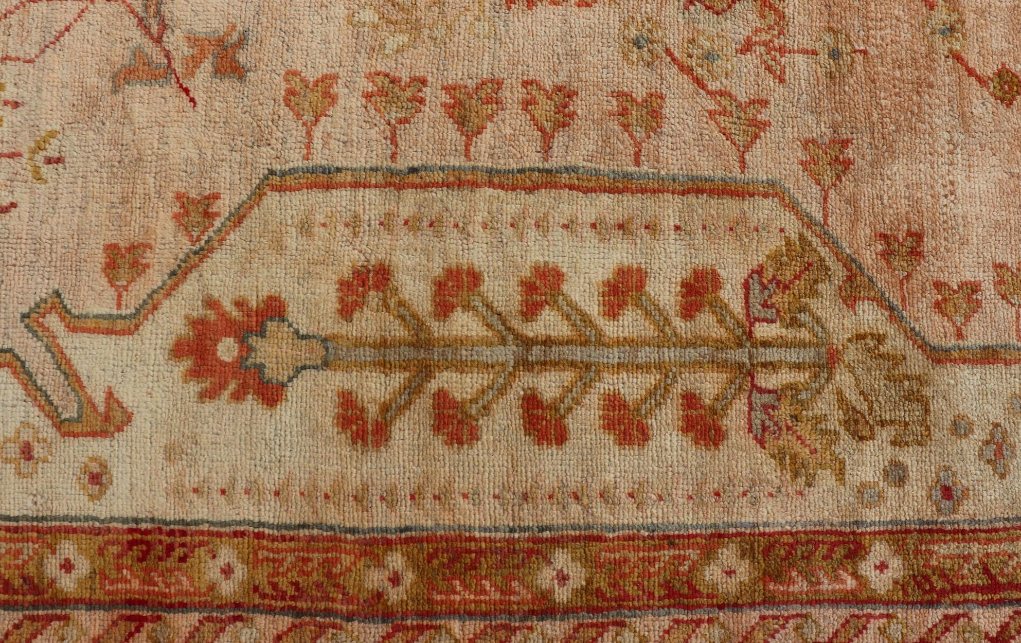 Antiker türkischer großer Oushak farbenfroher Teppich in Lachs, Grün, Gelb, Orange im Angebot 8