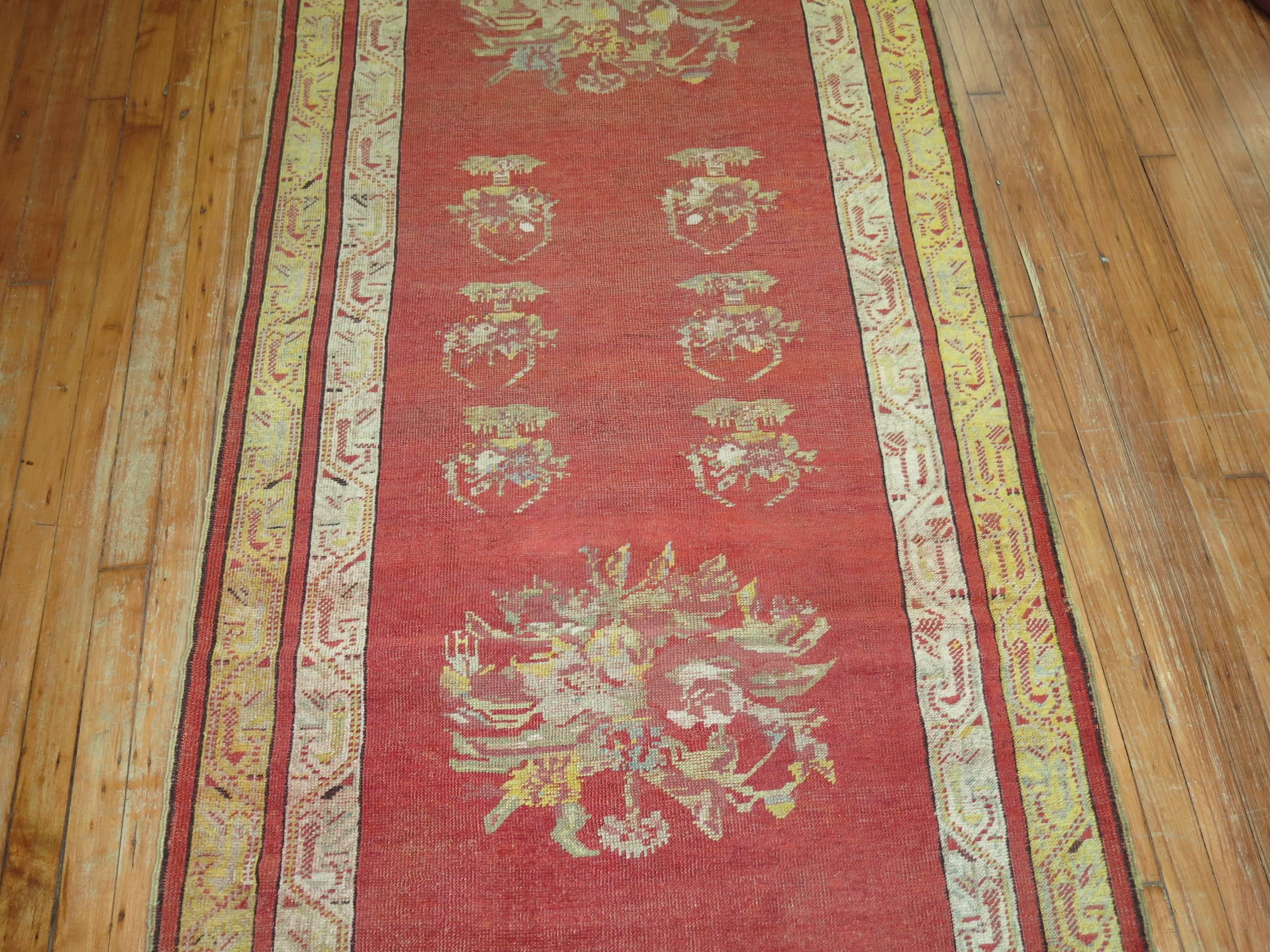 Tissé à la main Tapis de couloir turc ancien Melas en vente