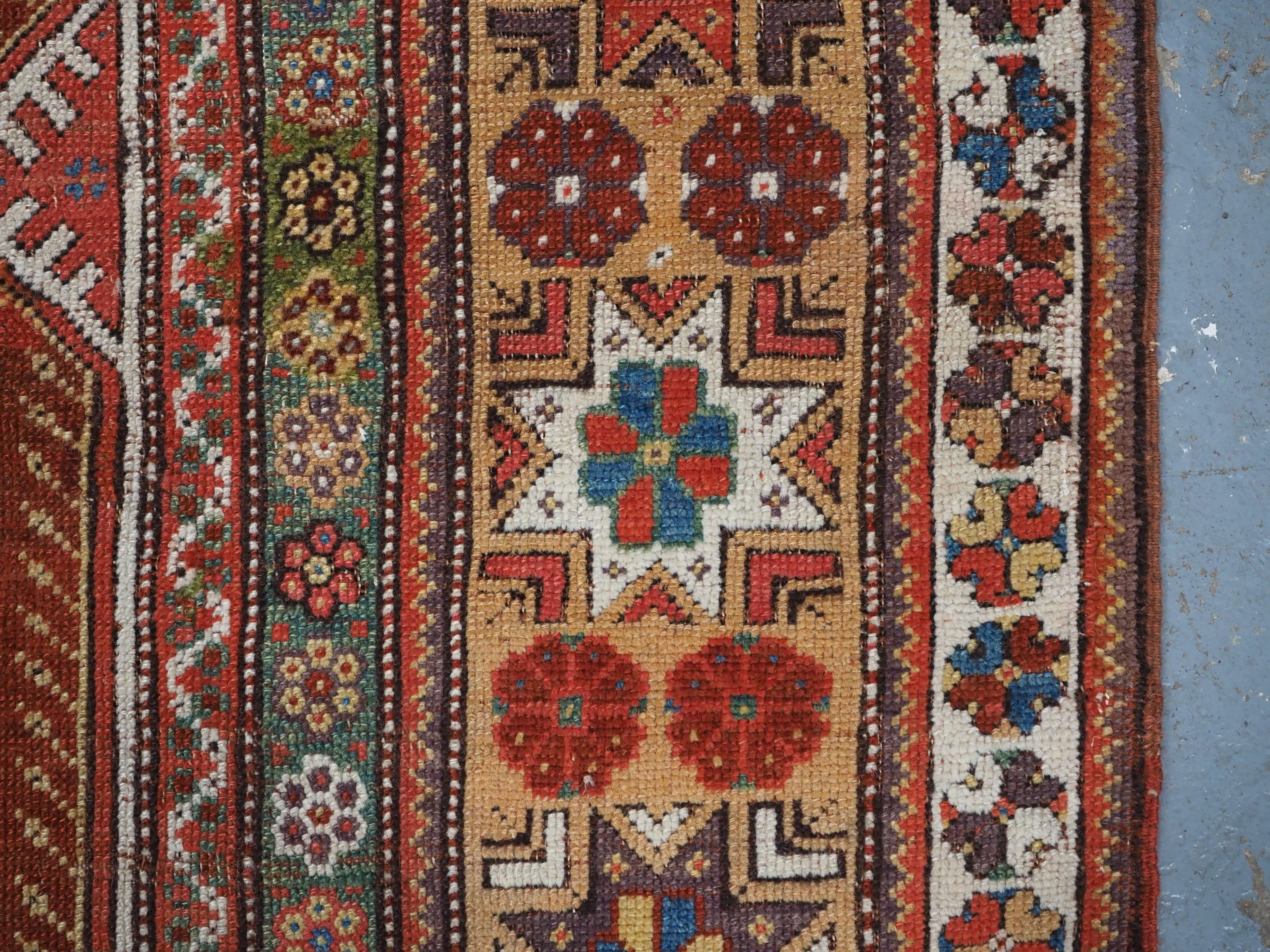 Antique Turkish Milas prayer rug of classic design, circa 1800-1825. For Sale 7