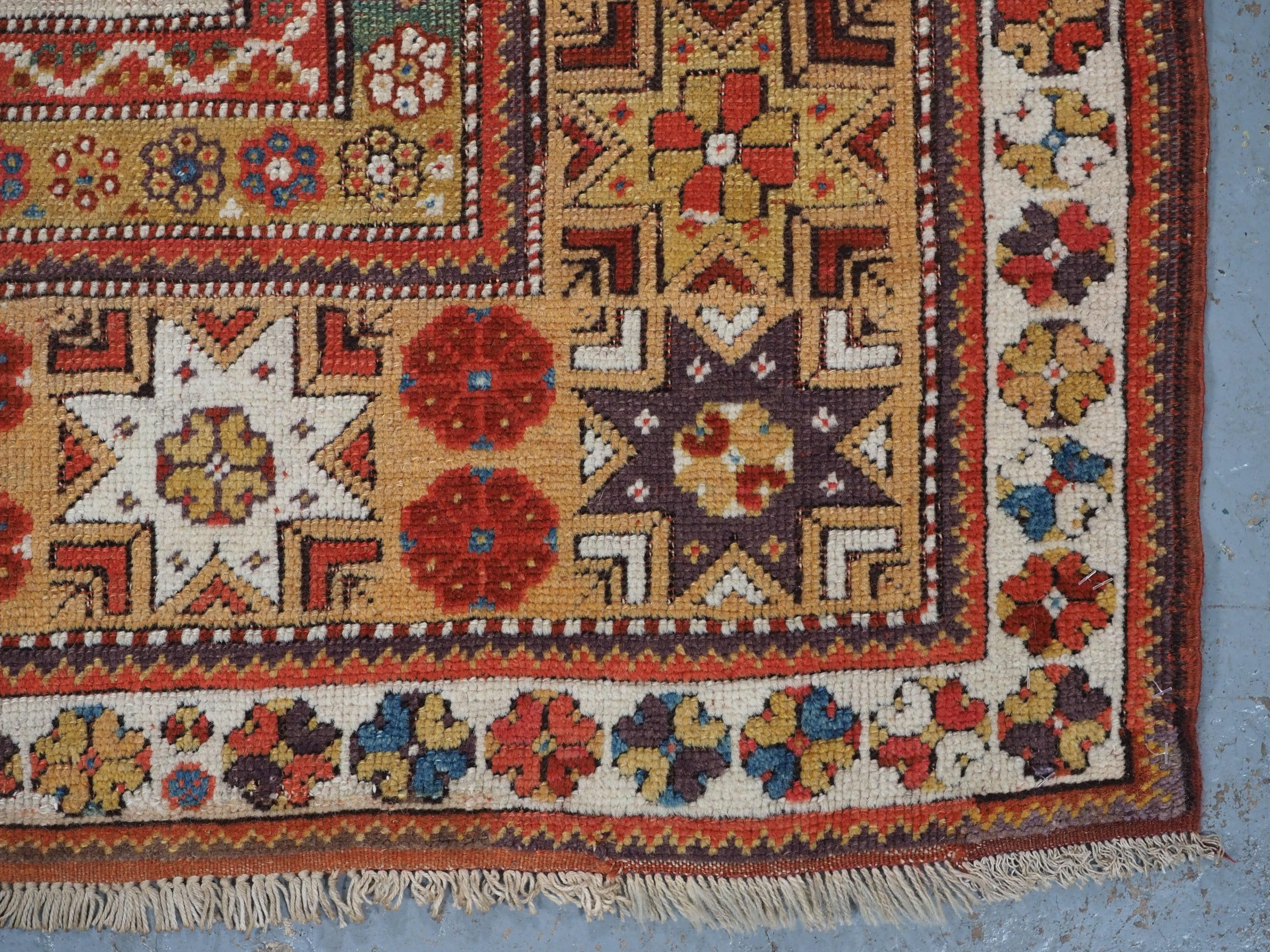 Antique Turkish Milas prayer rug of classic design, circa 1800-1825. For Sale 8