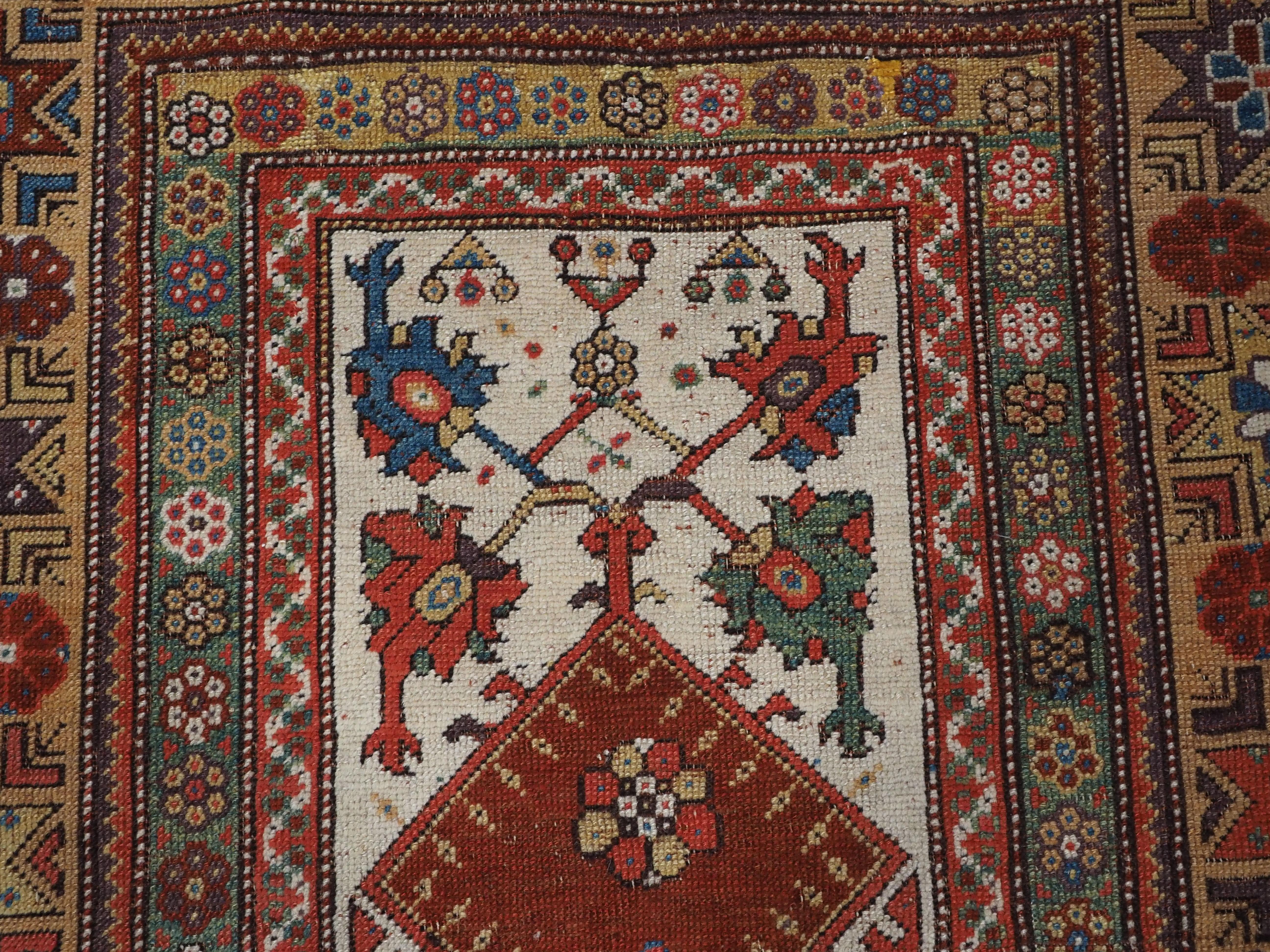 Antique Turkish Milas prayer rug of classic design, circa 1800-1825. For Sale 3