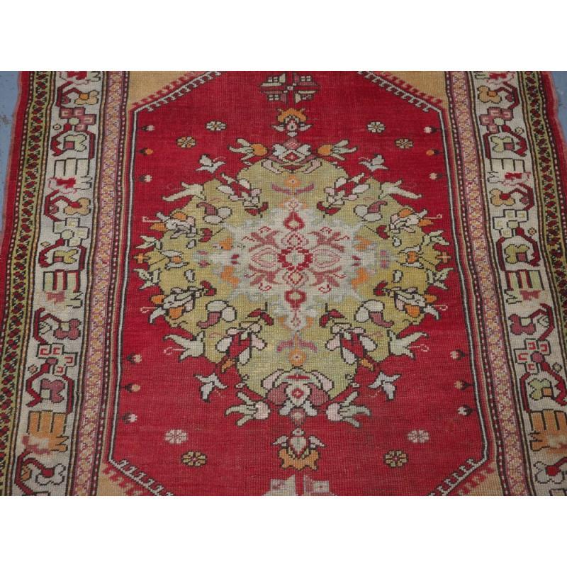Antiker türkischer Milas-Teppich, großes Medaillon-Design, um 1900 im Zustand „Gut“ im Angebot in Moreton-In-Marsh, GB