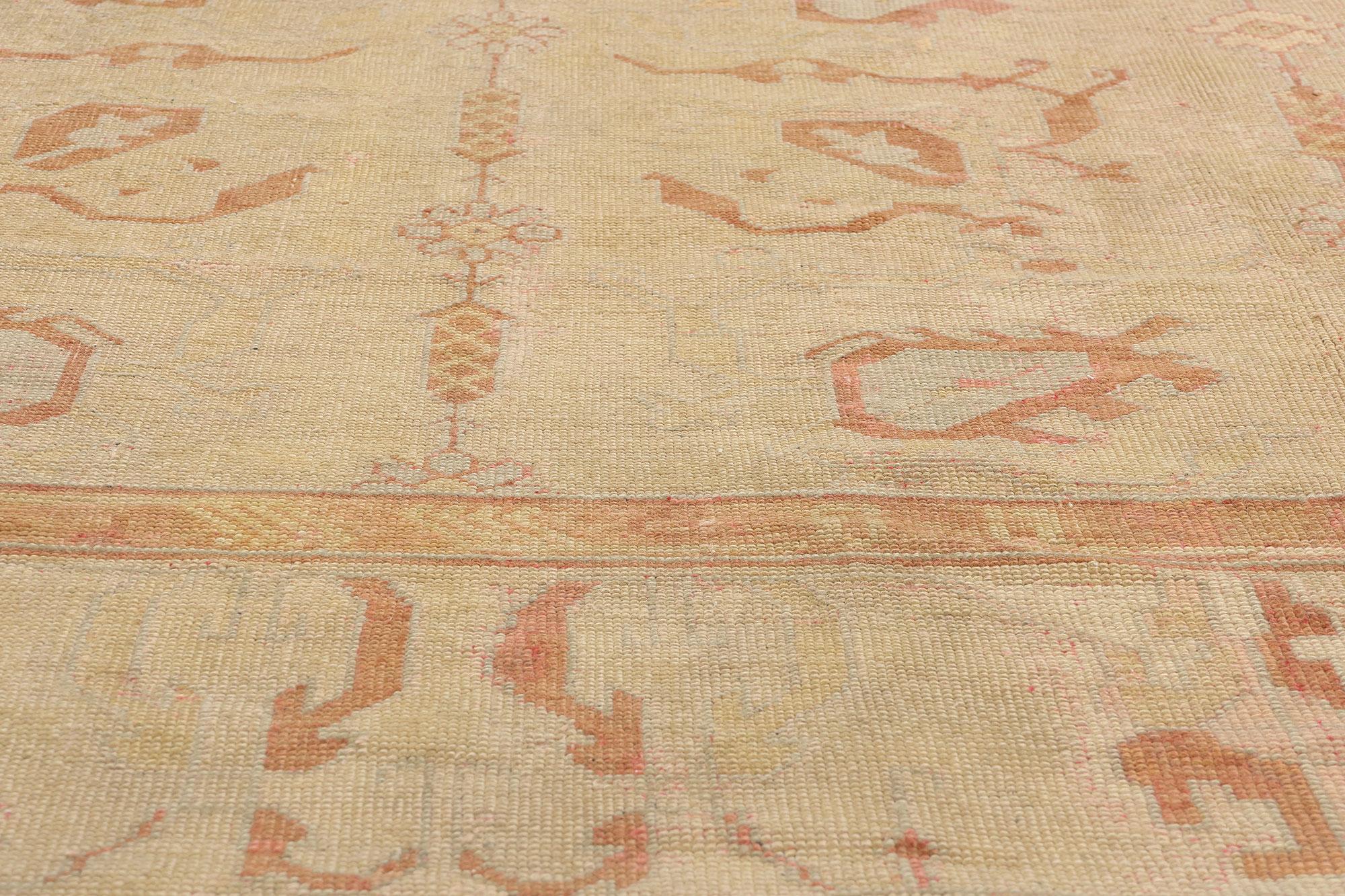 Colonial espagnol Fin du 19e siècle, ancien tapis turc Oushak de style traditionnel en vente