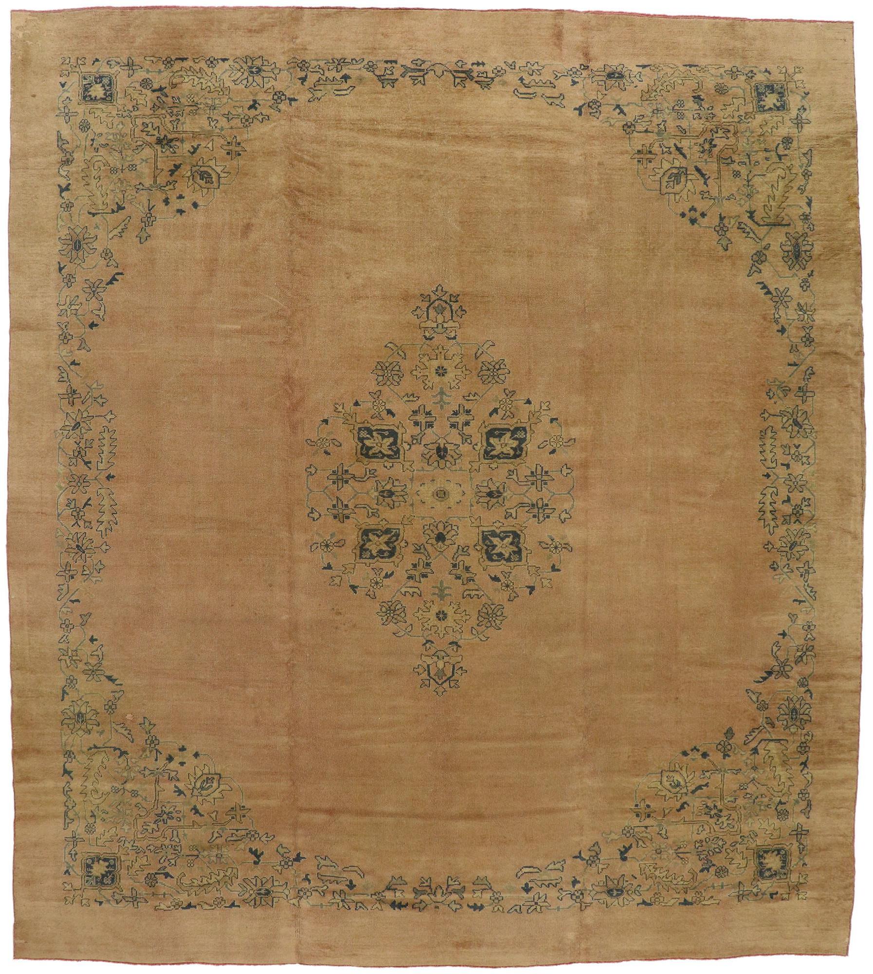 Antique Turkish Oushak Area Rug with Rustic Romantic Georgian Style For Sale 4