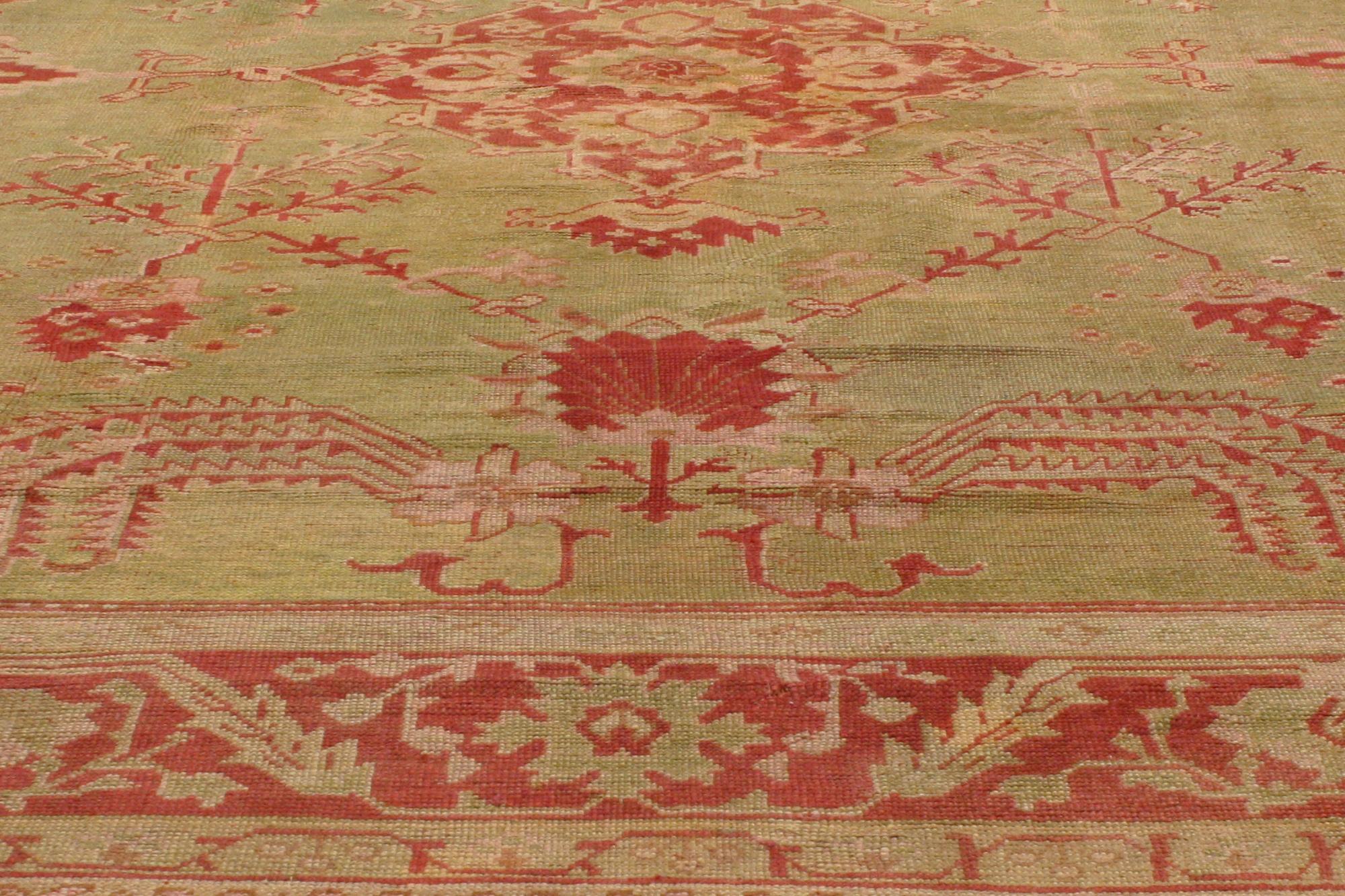 Antiker türkischer Oushak-Teppich mit weichen Weidenbaummuster (Handgeknüpft) im Angebot