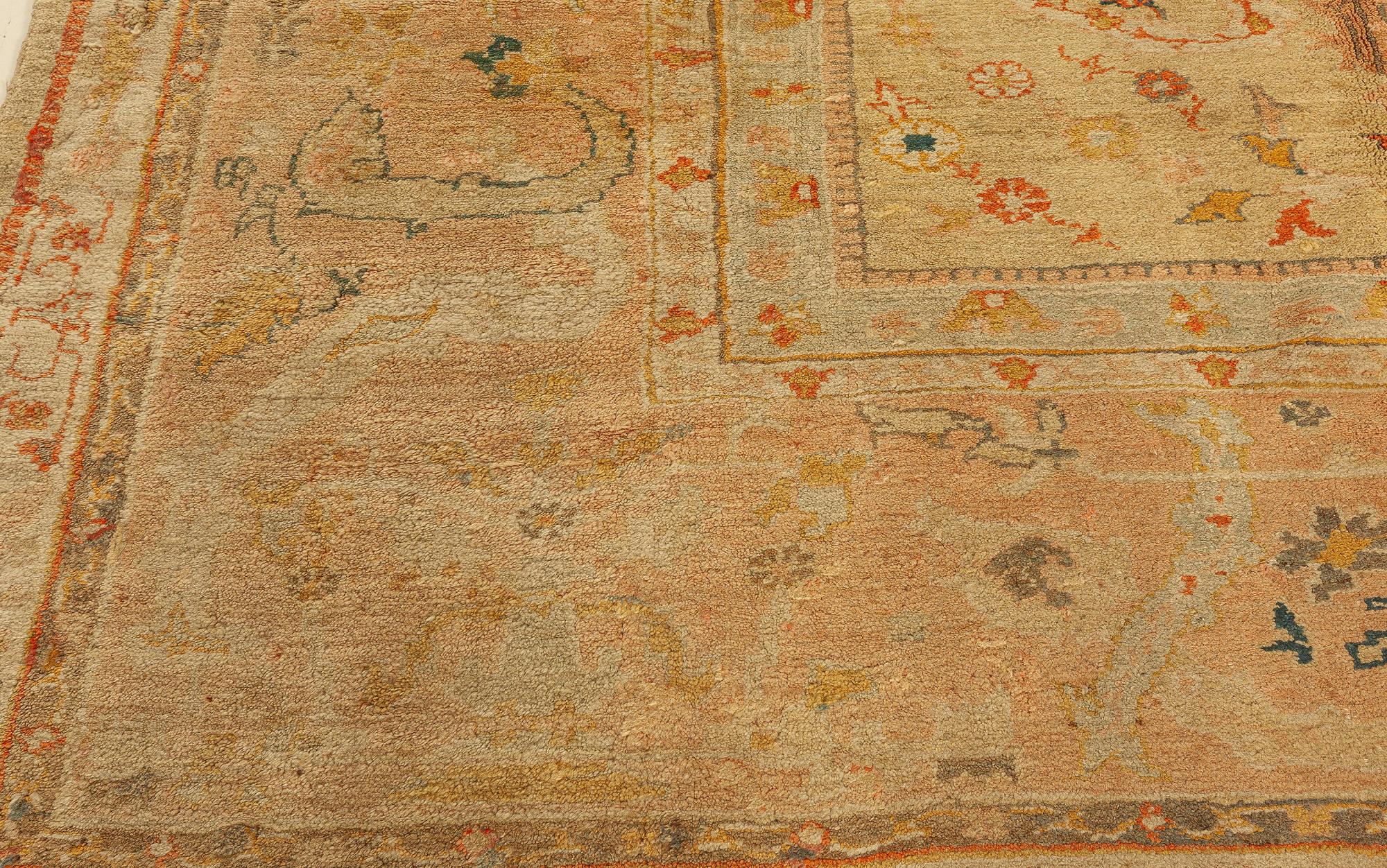 Ancien tapis turc Oushak beige botanique en vente 1