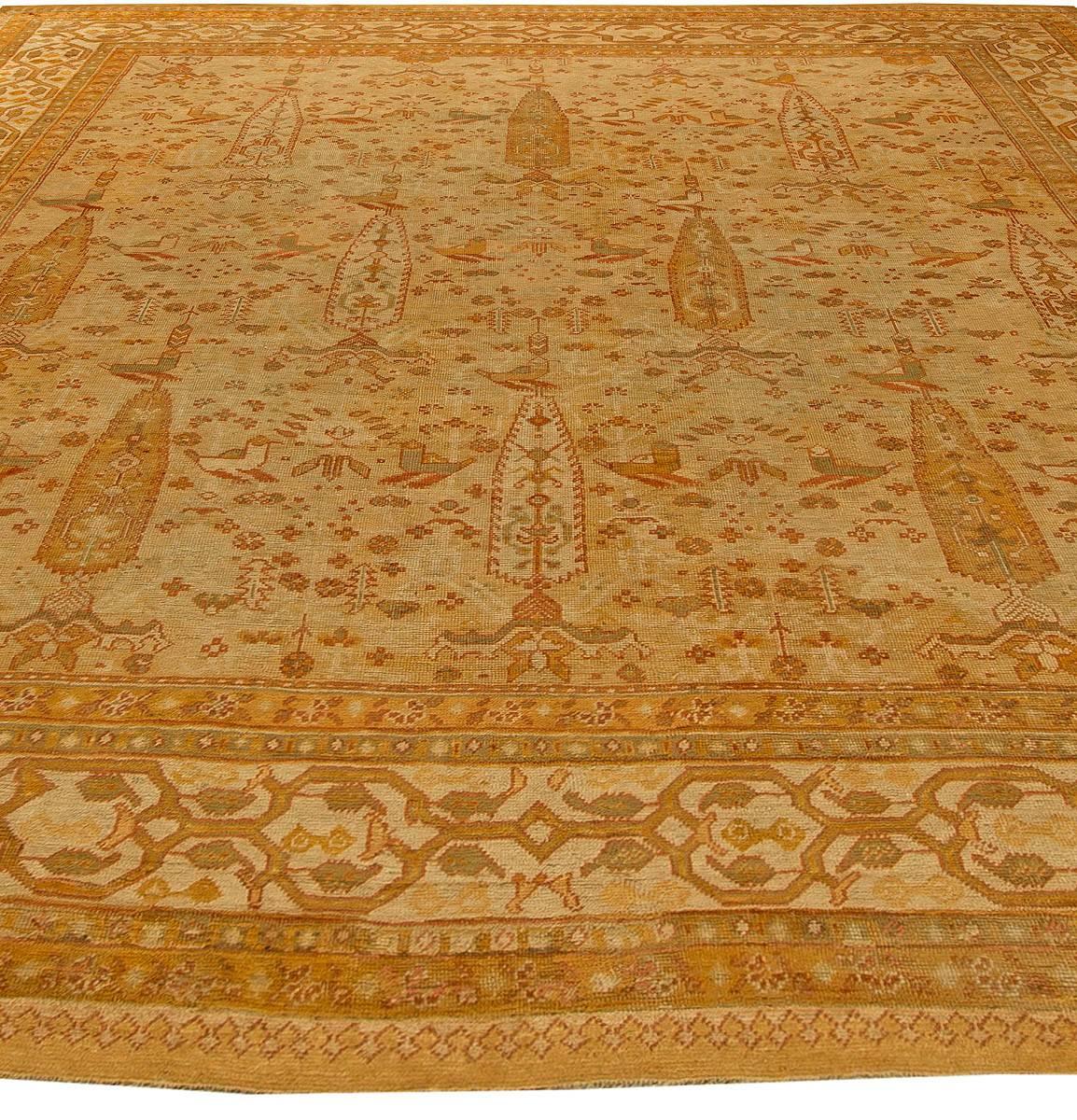 Antiker türkischer Oushak-Teppich aus handgewebter Wolle in Beige (Handgewebt) im Angebot