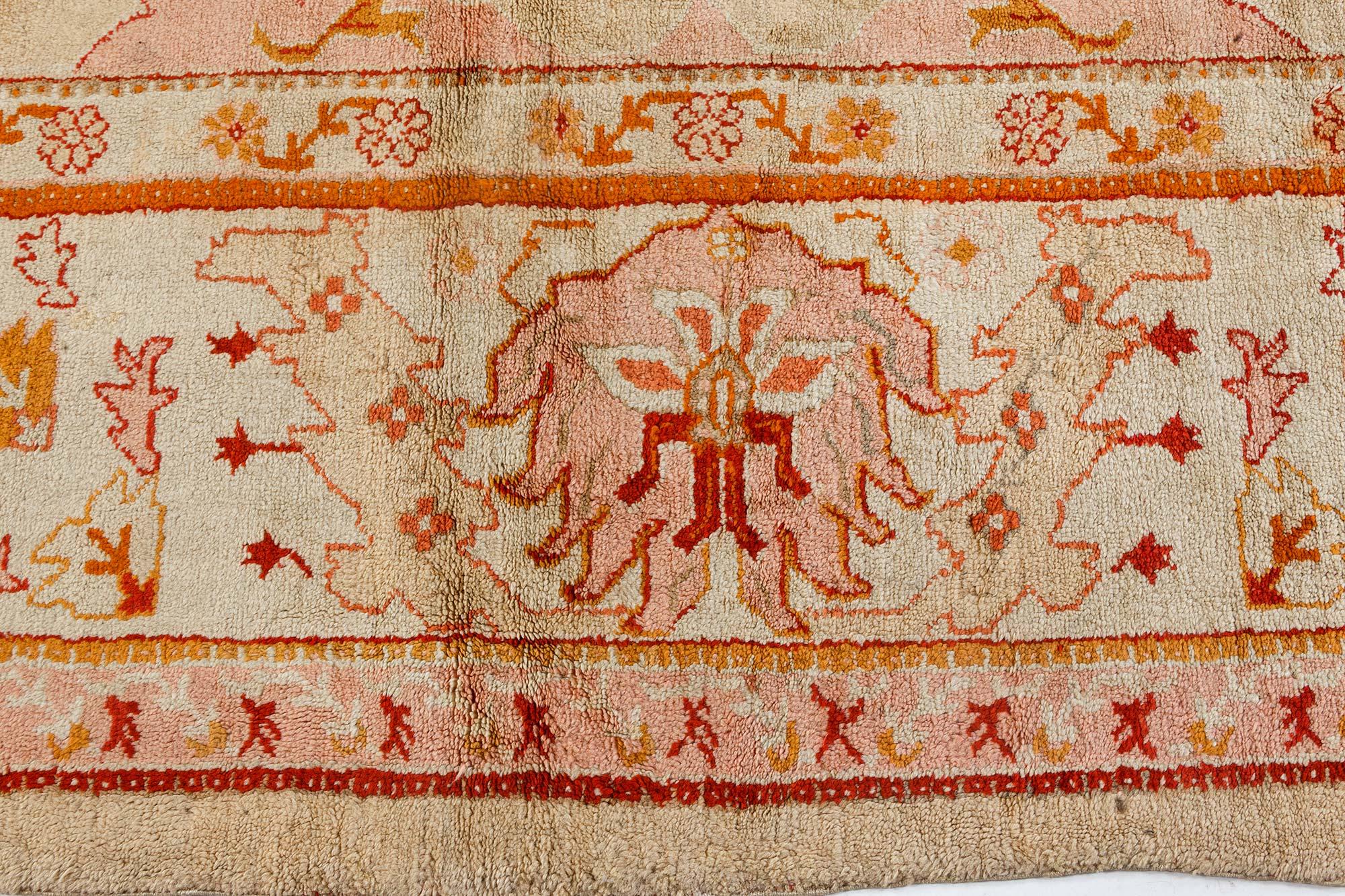 20ième siècle Ancien tapis turc Oushak Botanic tissé à la main en vente