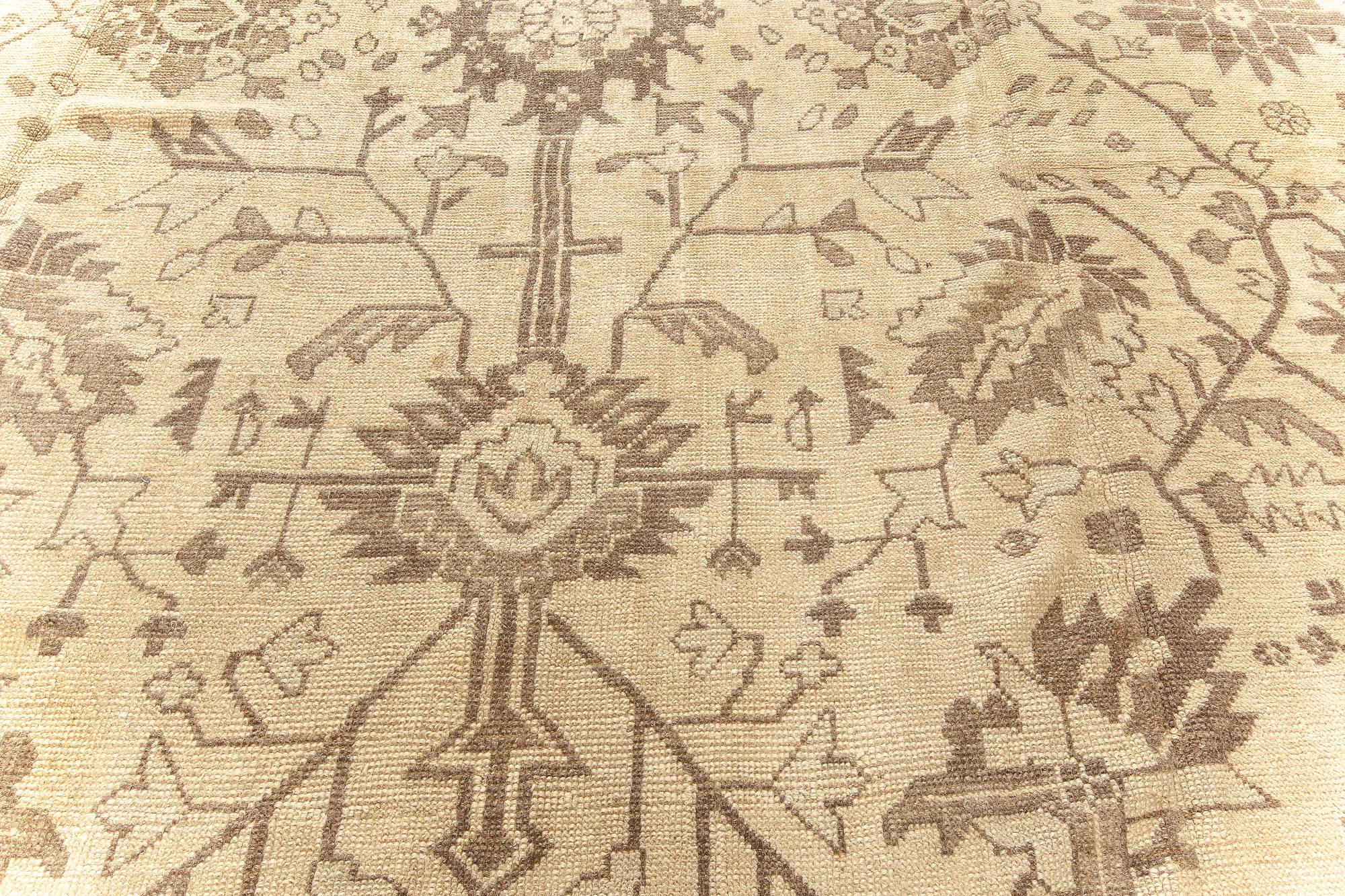 Antigua alfombra turca Oushak de lana marrón y beige tejida a mano
Tamaño: 414 × 472 cm (13'7