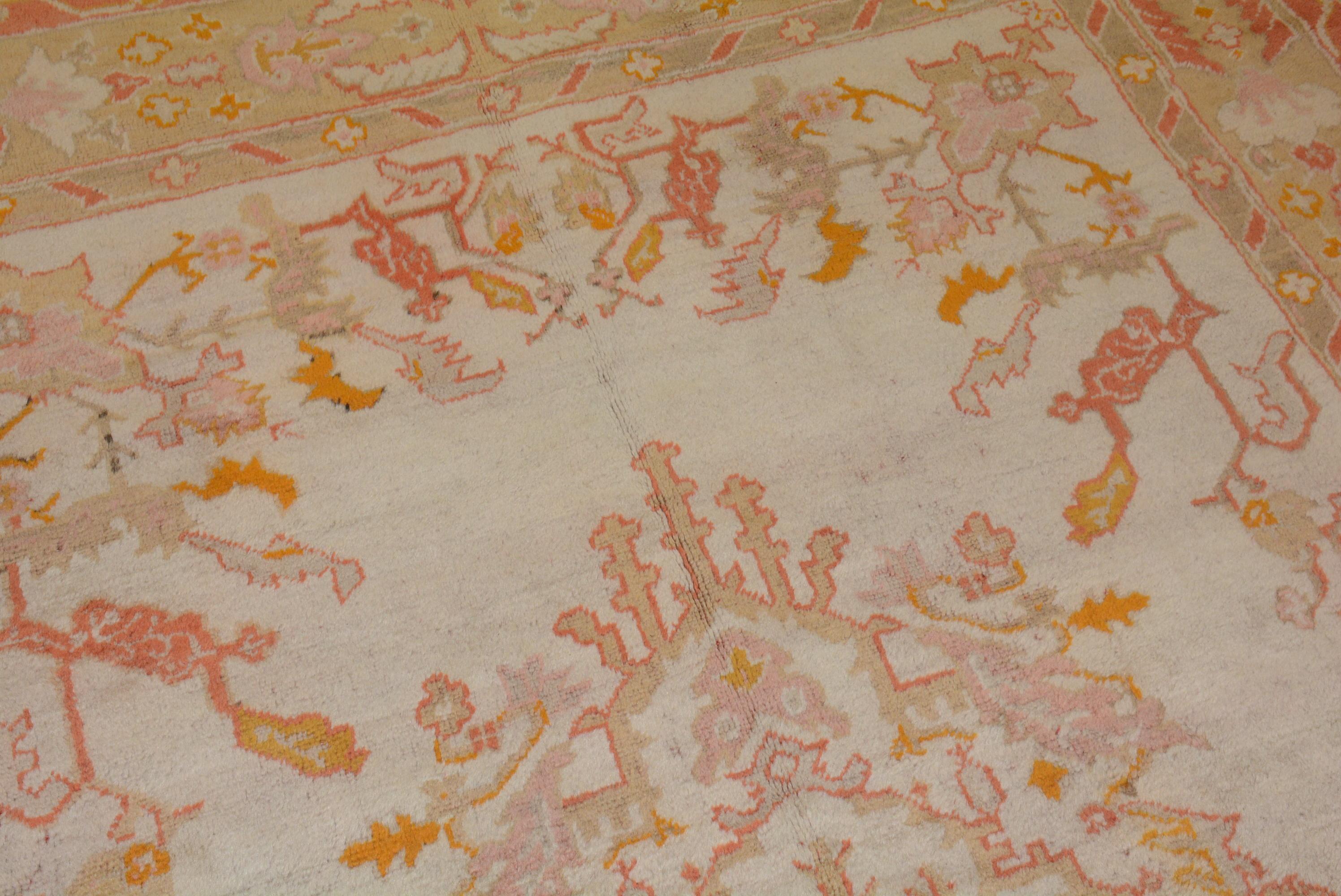 Antiker türkischer Oushak-Teppich (19. Jahrhundert) im Angebot